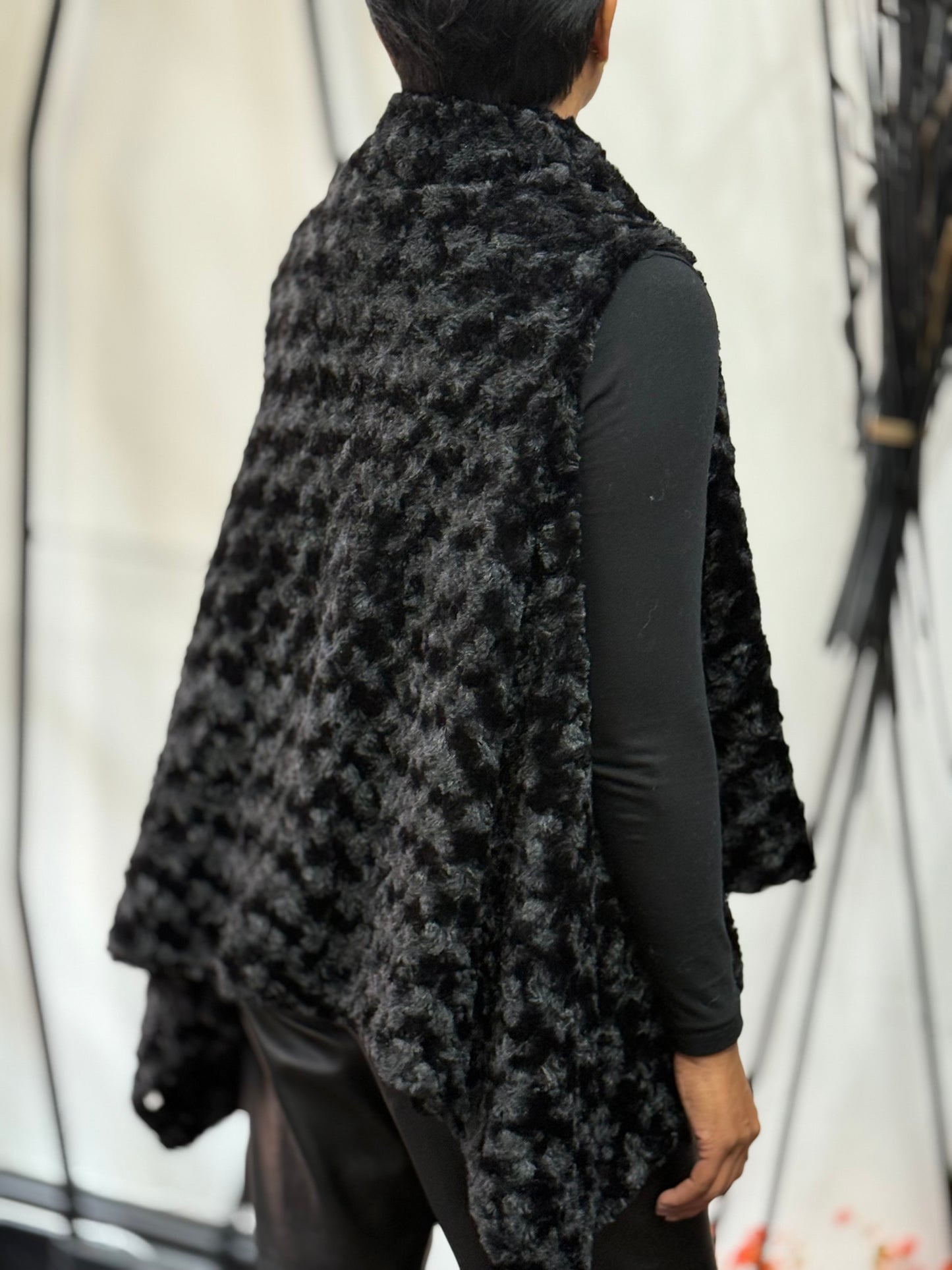 ORINCO- WATER FELT ROSE EFFECT FAUX FUR GILET-#BlackFridaySale