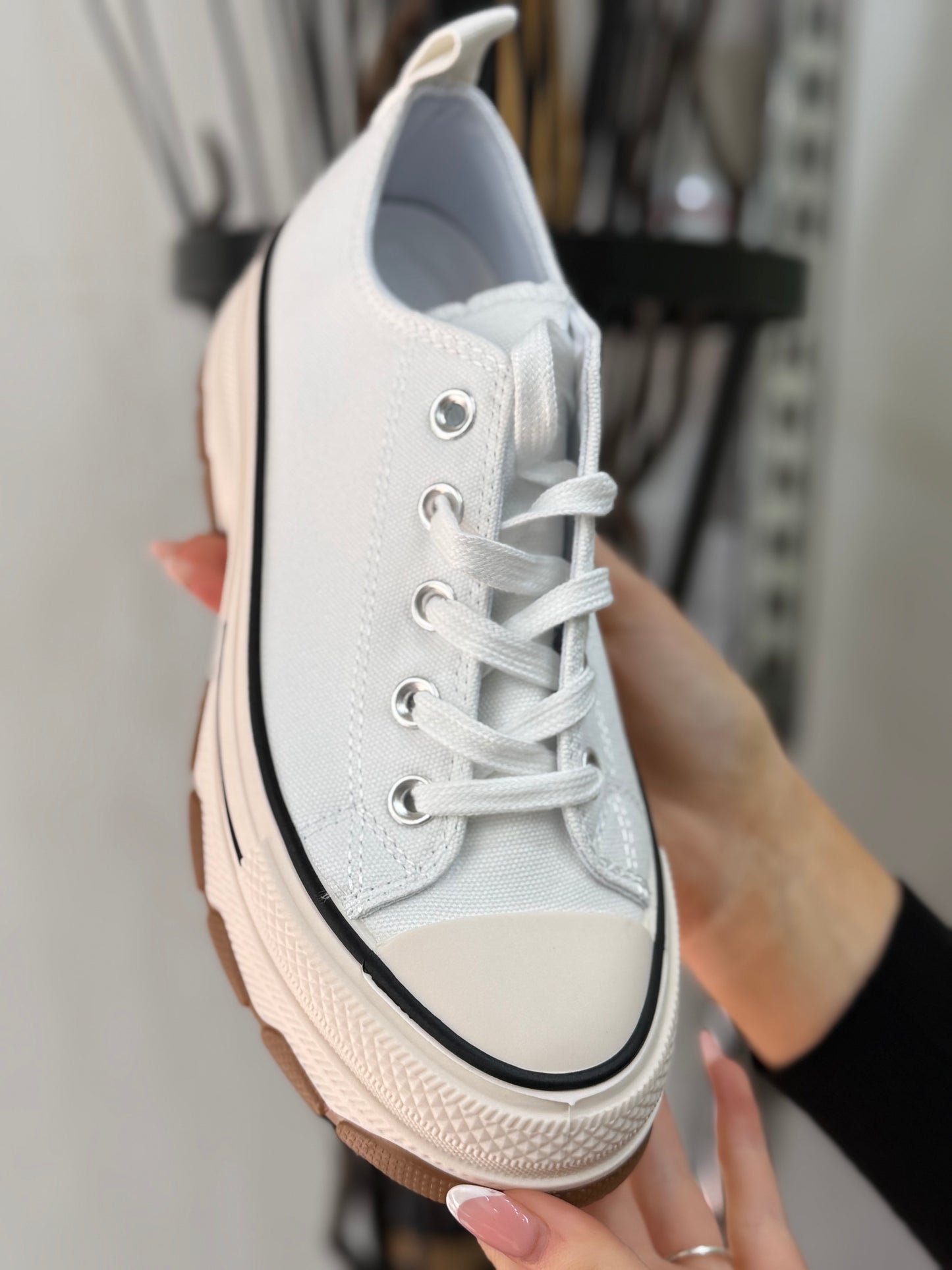 AURORA-CANVAS TRAINER- WHITE- FLASH AUTO £5 OFF@Checkout