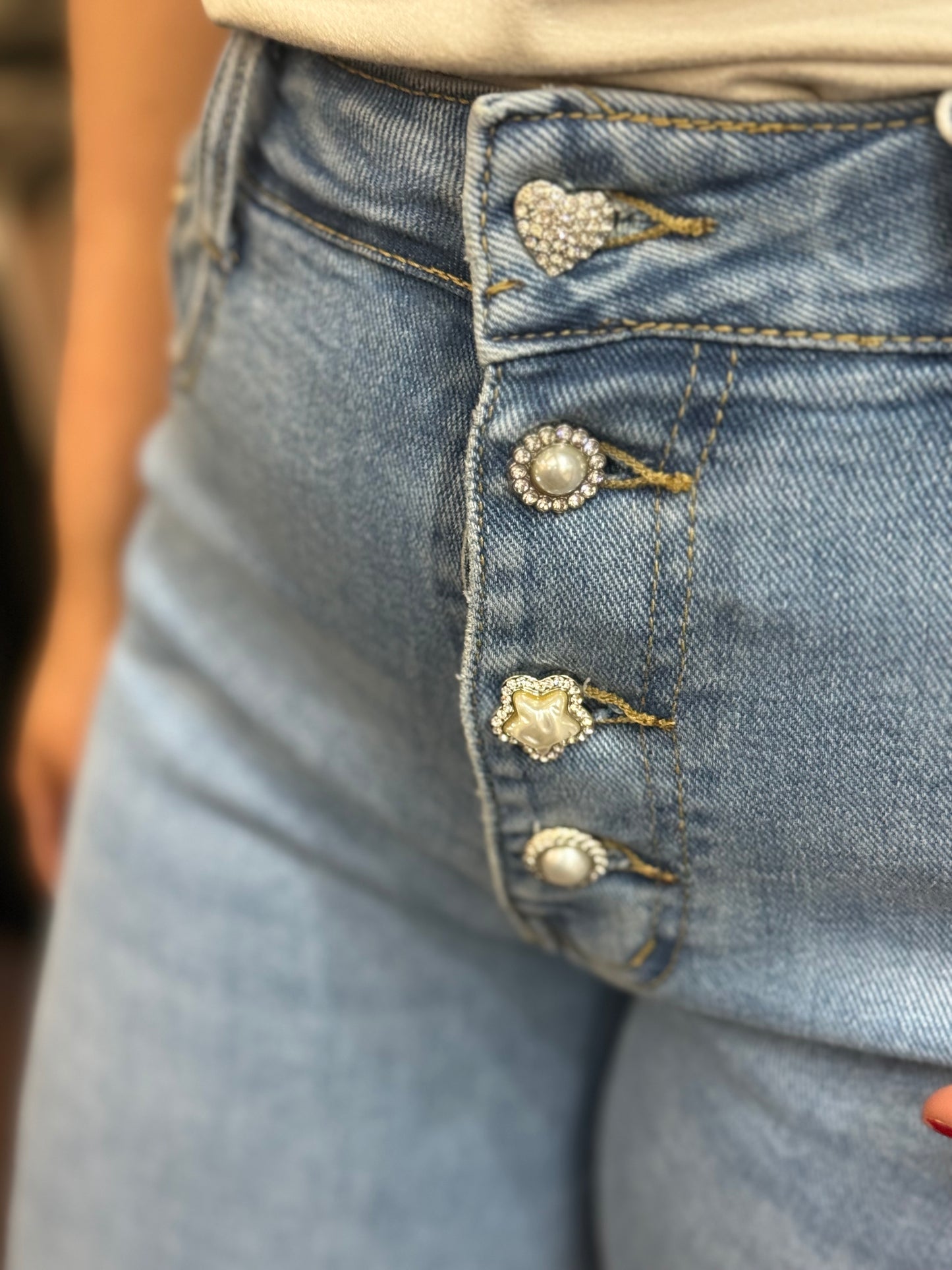 SIA- GSMACK W/LEG DIAMANTE BUTTON JEAN