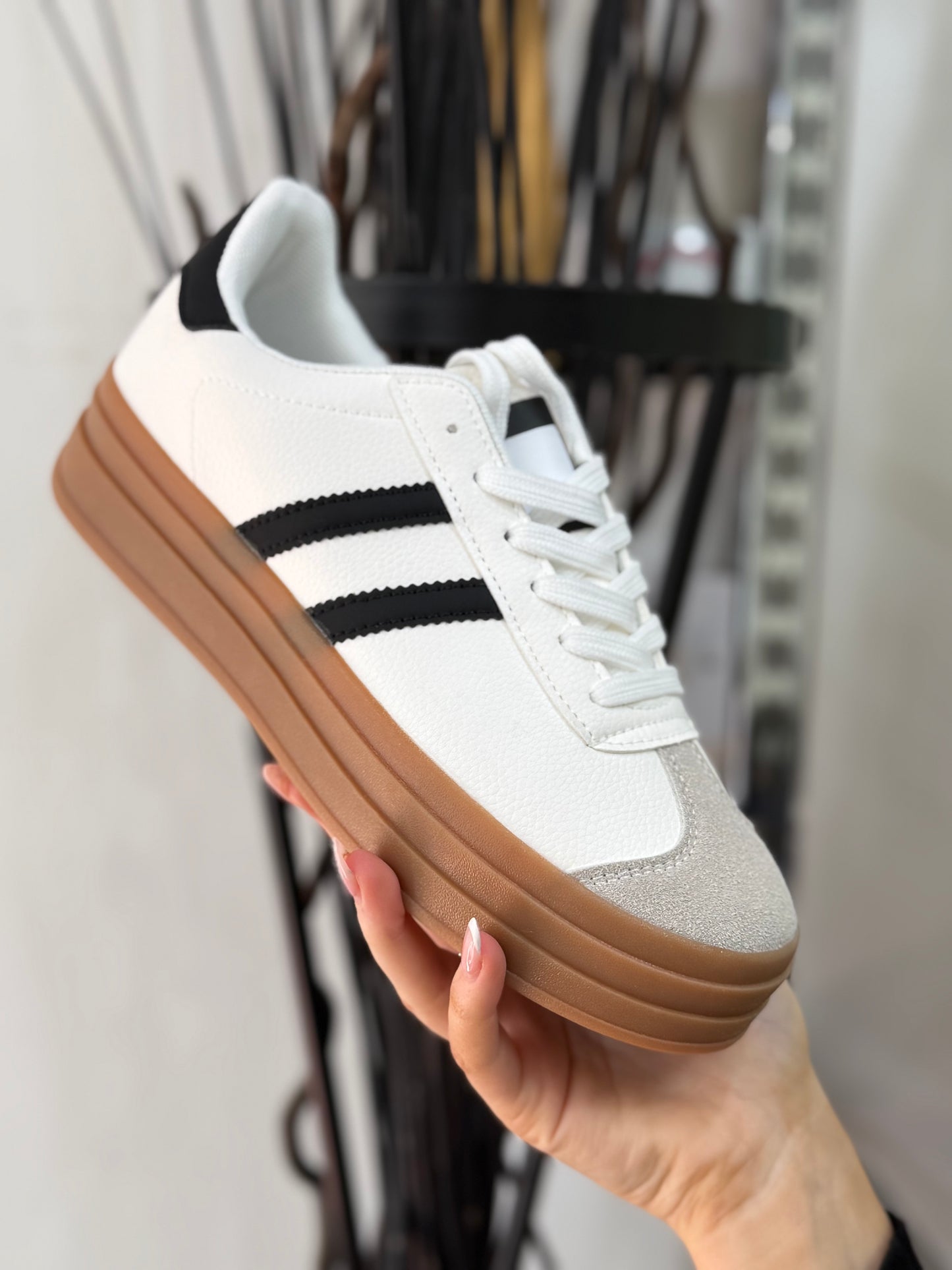 NAIOMI- GUM RETRO TRAINER- RETRO GREEN & RETRO WHITE- FLASH AUTO £5 OFF@Checkout