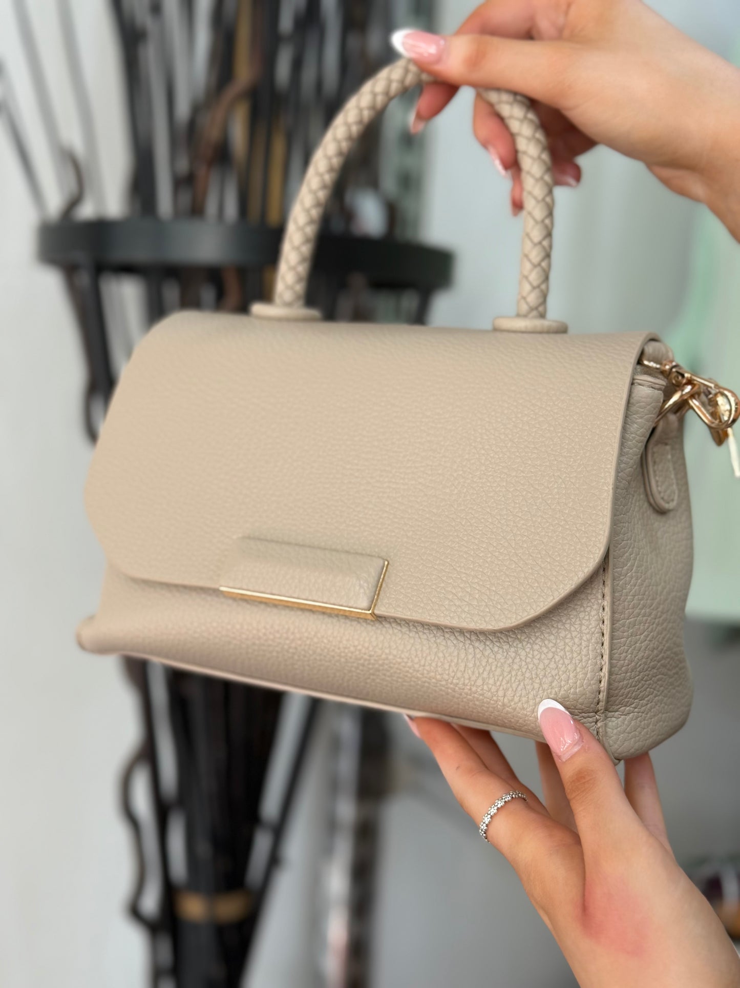 AMY- BRAIDED HANDLE BAG