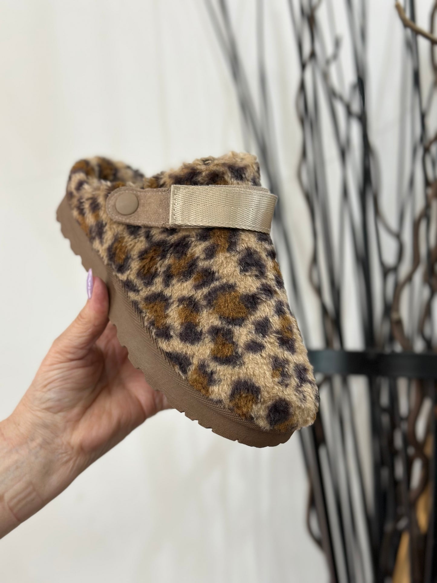LUNAR-NAPELS ADJUSTY STRAP TEDDY SLIPPER- ANIMAL