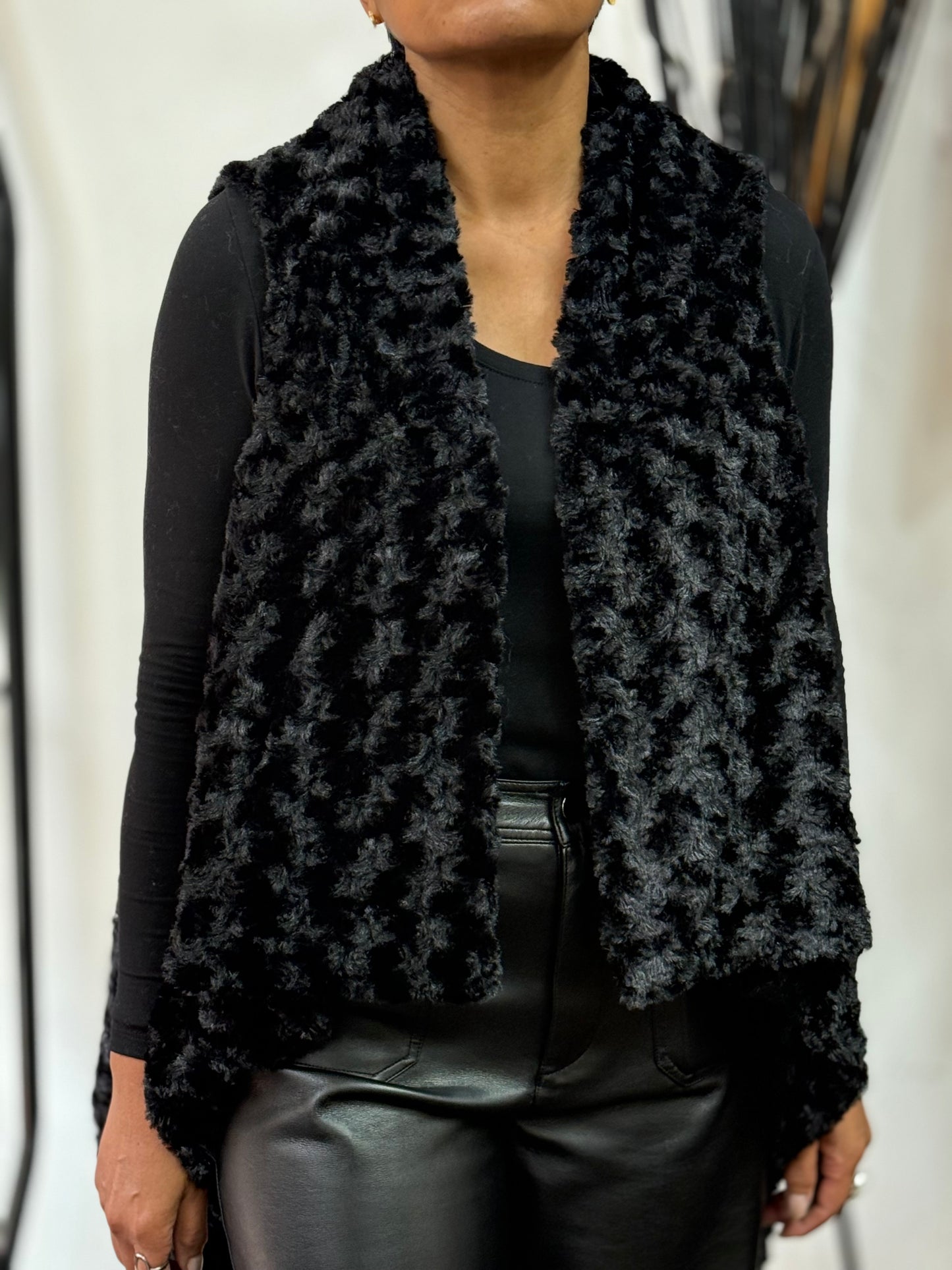 ORINCO- WATER FELT ROSE EFFECT FAUX FUR GILET-#BlackFridaySale