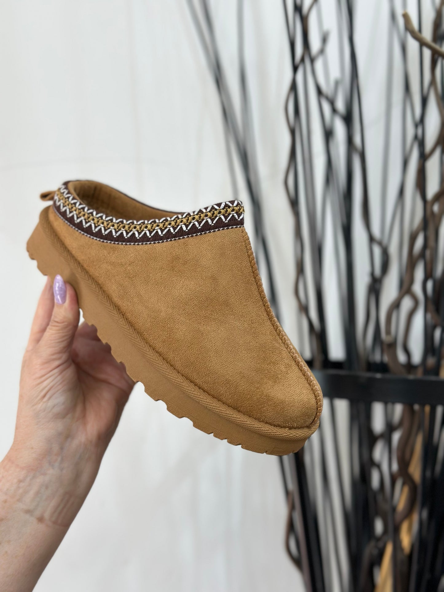 LUNAR-NEPAL EMB BRAID TRIM SLIPPER