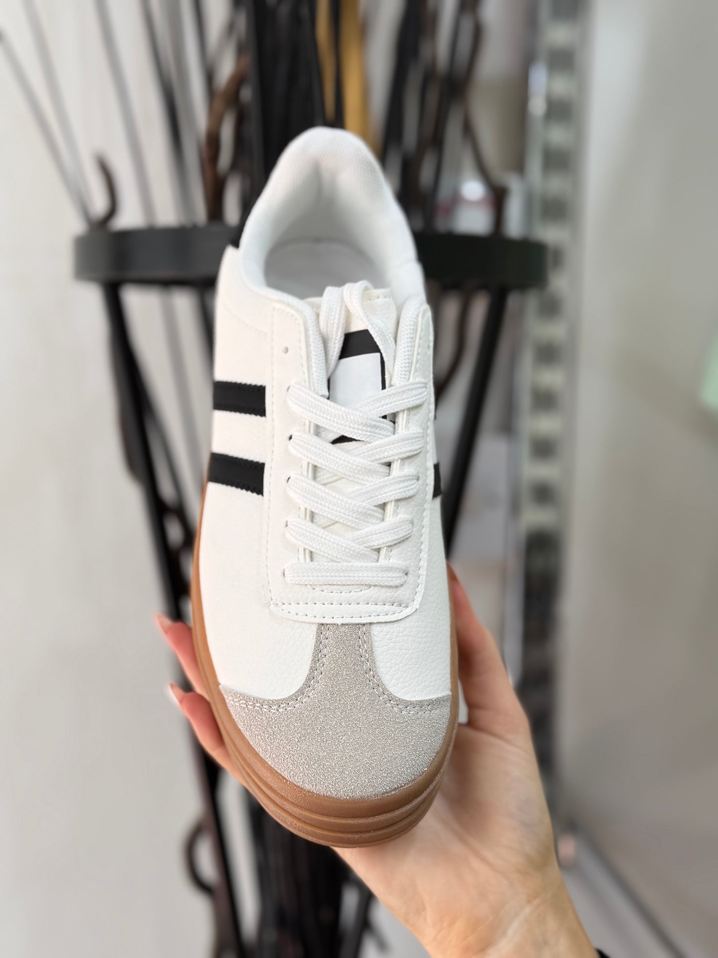 NAIOMI- GUM RETRO TRAINER- RETRO GREEN & RETRO WHITE- FLASH AUTO £5 OFF@Checkout