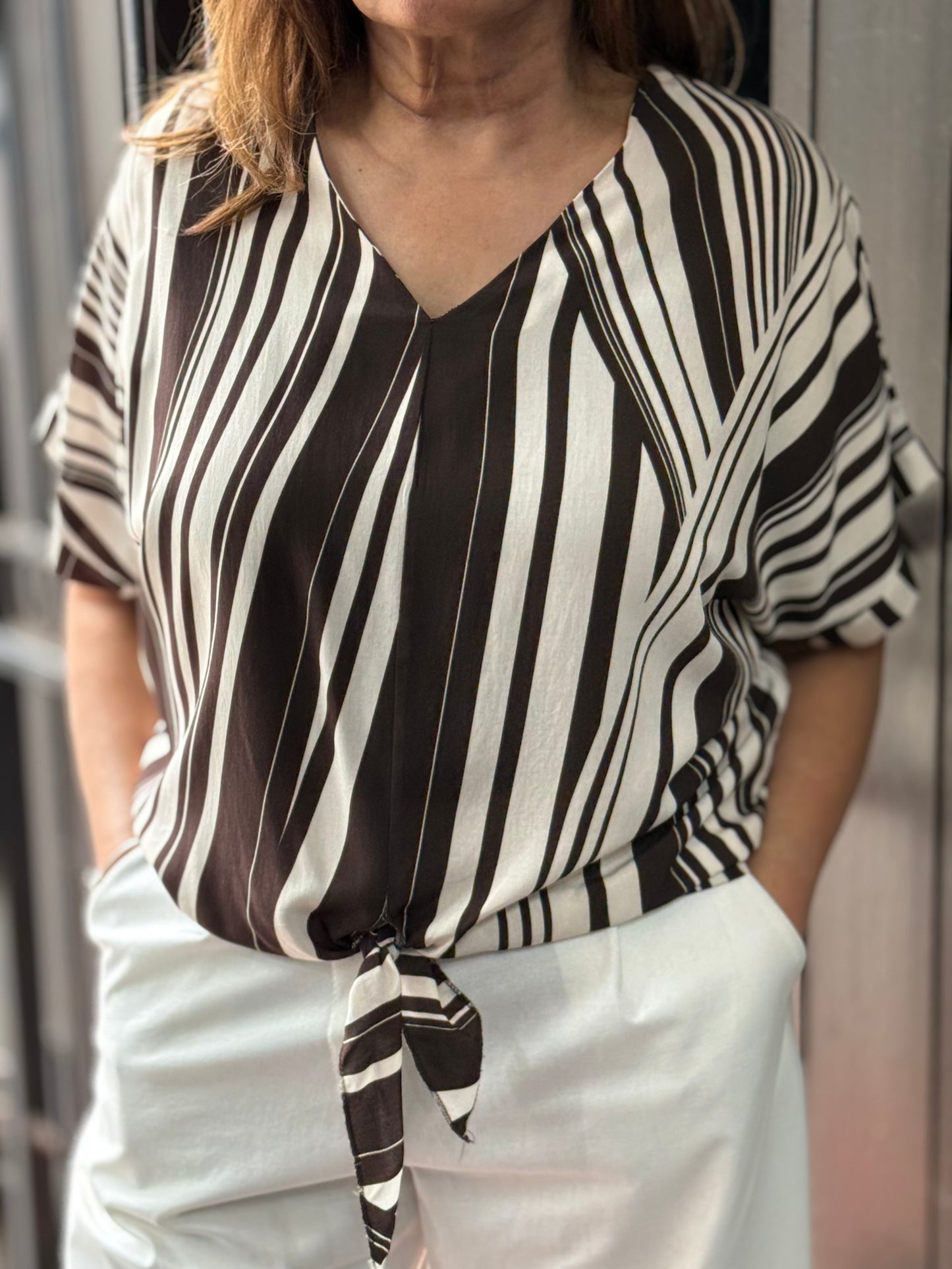 CAROLINE- V TIE FRONT STRIPE TOP