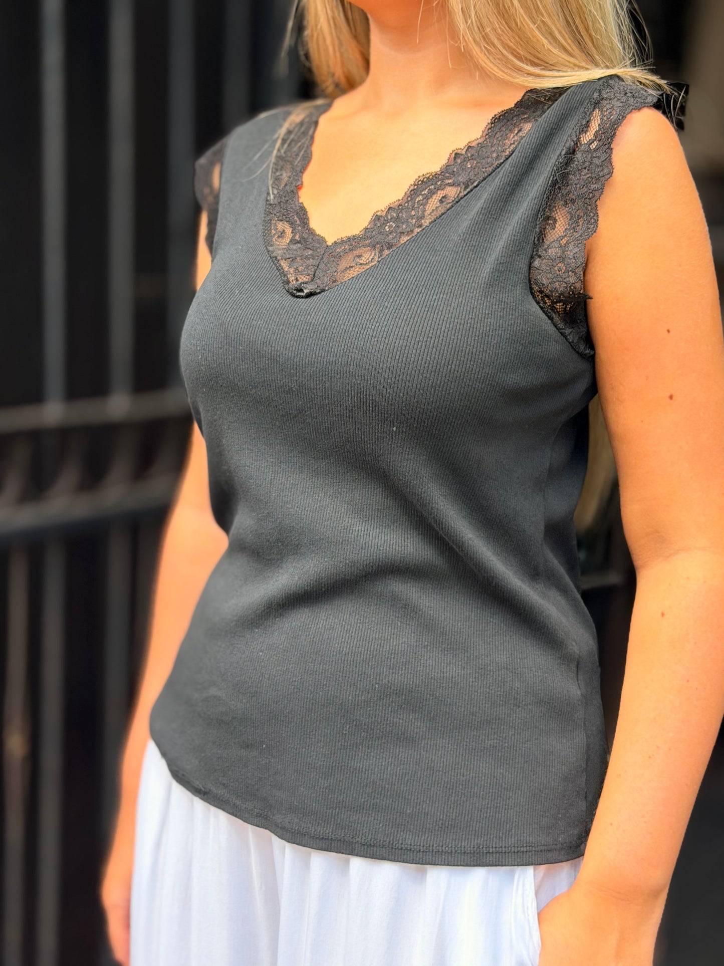 LIZZIE- RIB LACE V-VEST TOP