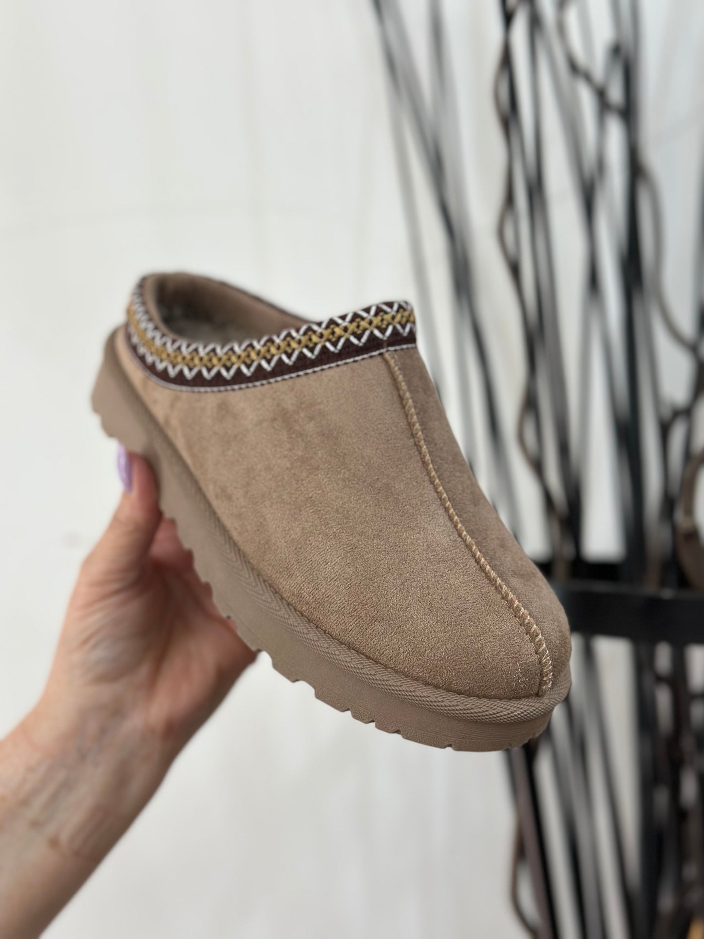 LUNAR-NEPAL EMB BRAID TRIM SLIPPER