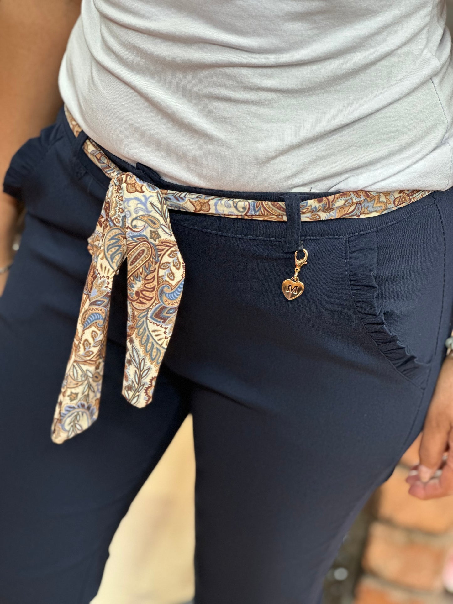 RIBBON BELTED BENGALINE CAPRI