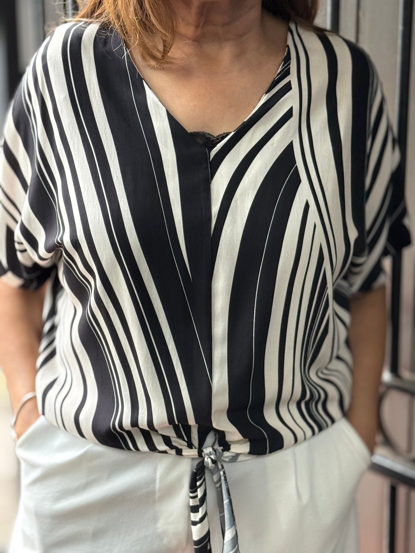 CAROLINE- V TIE FRONT STRIPE TOP