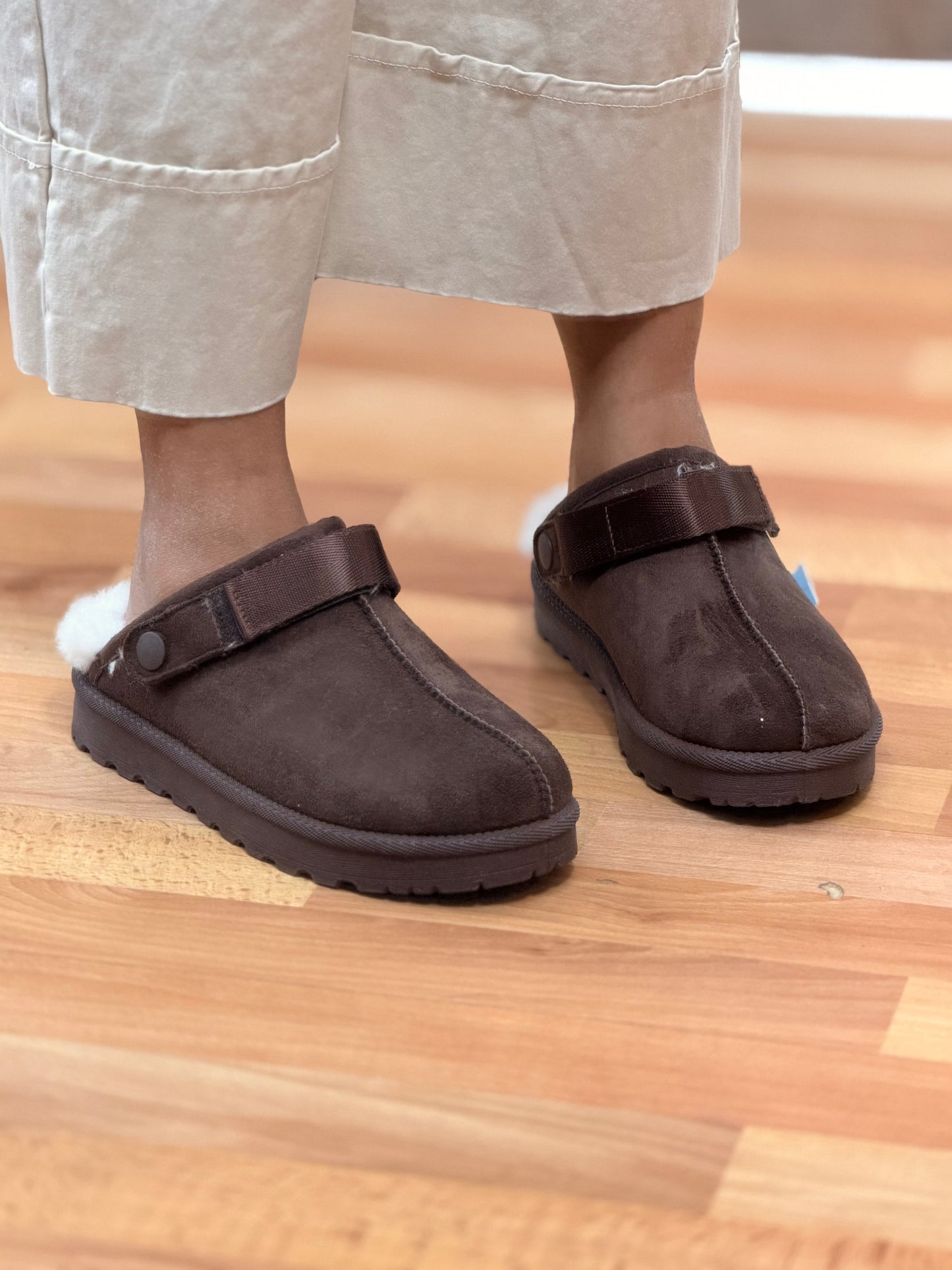LUNAR-ODESSA ADJUST STRAP SLIPPER- DARK CHOCOLATE