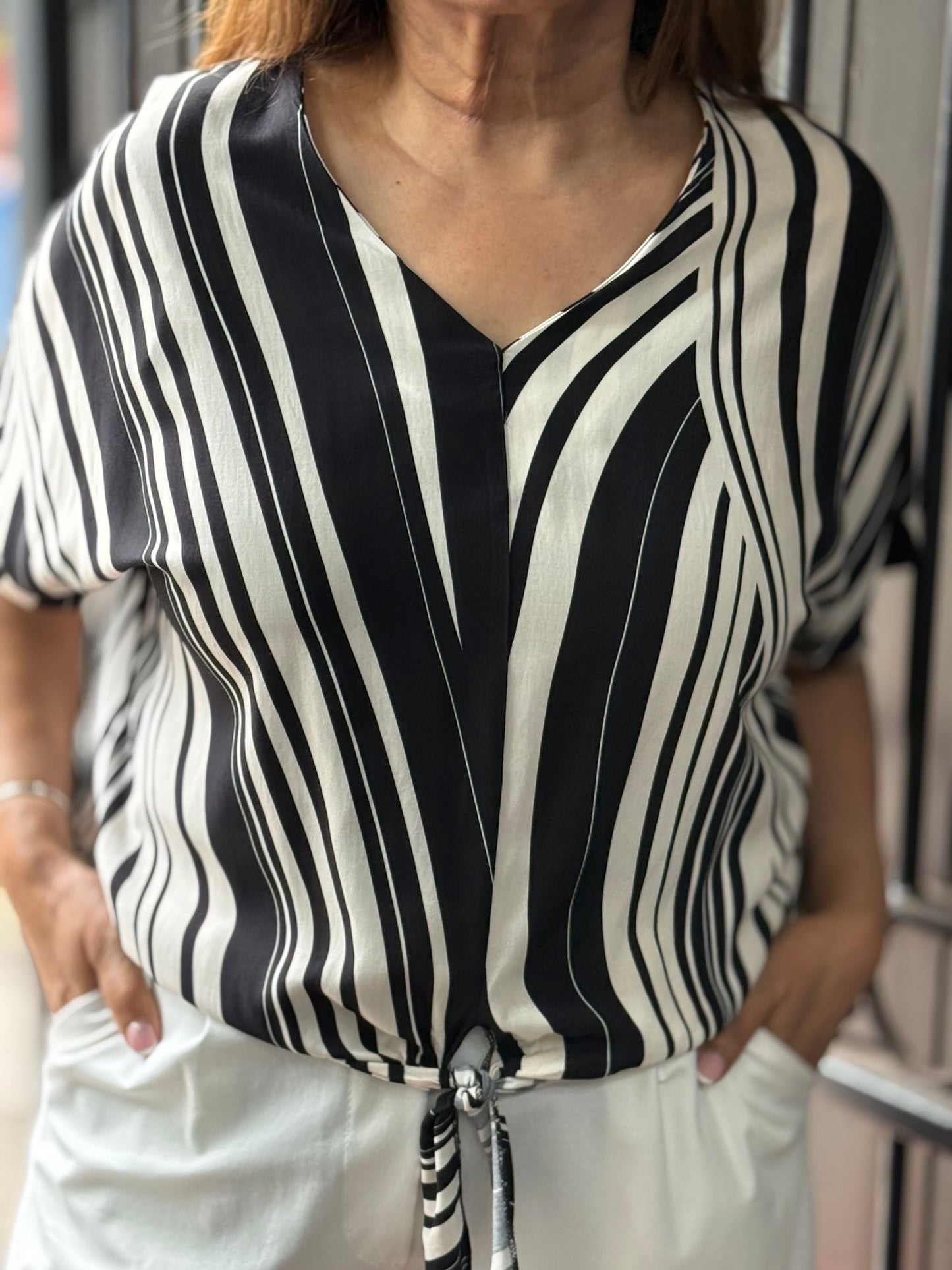 CAROLINE- V TIE FRONT STRIPE TOP