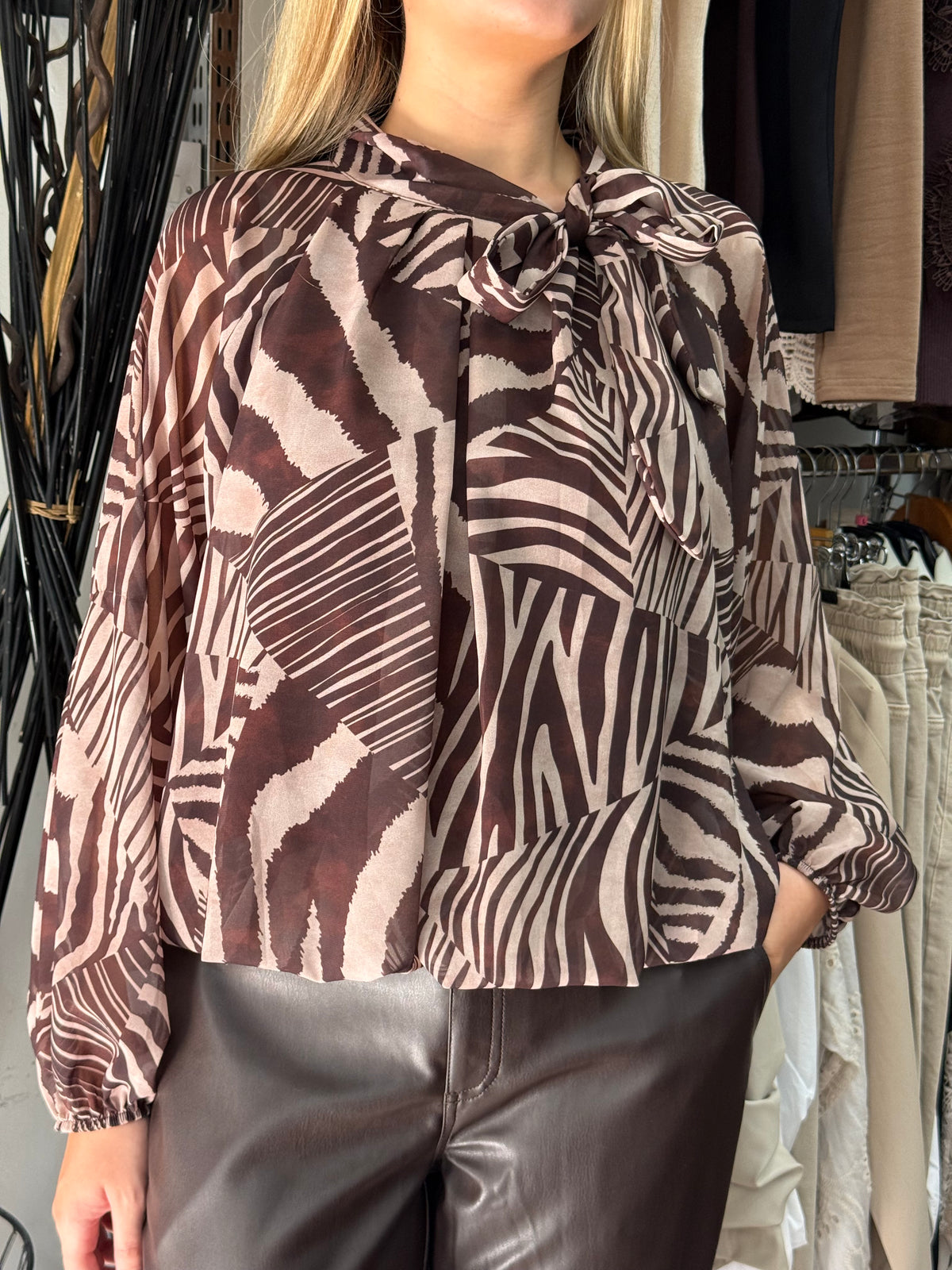 BLAINE-NECK TIE BUBBLE TOP