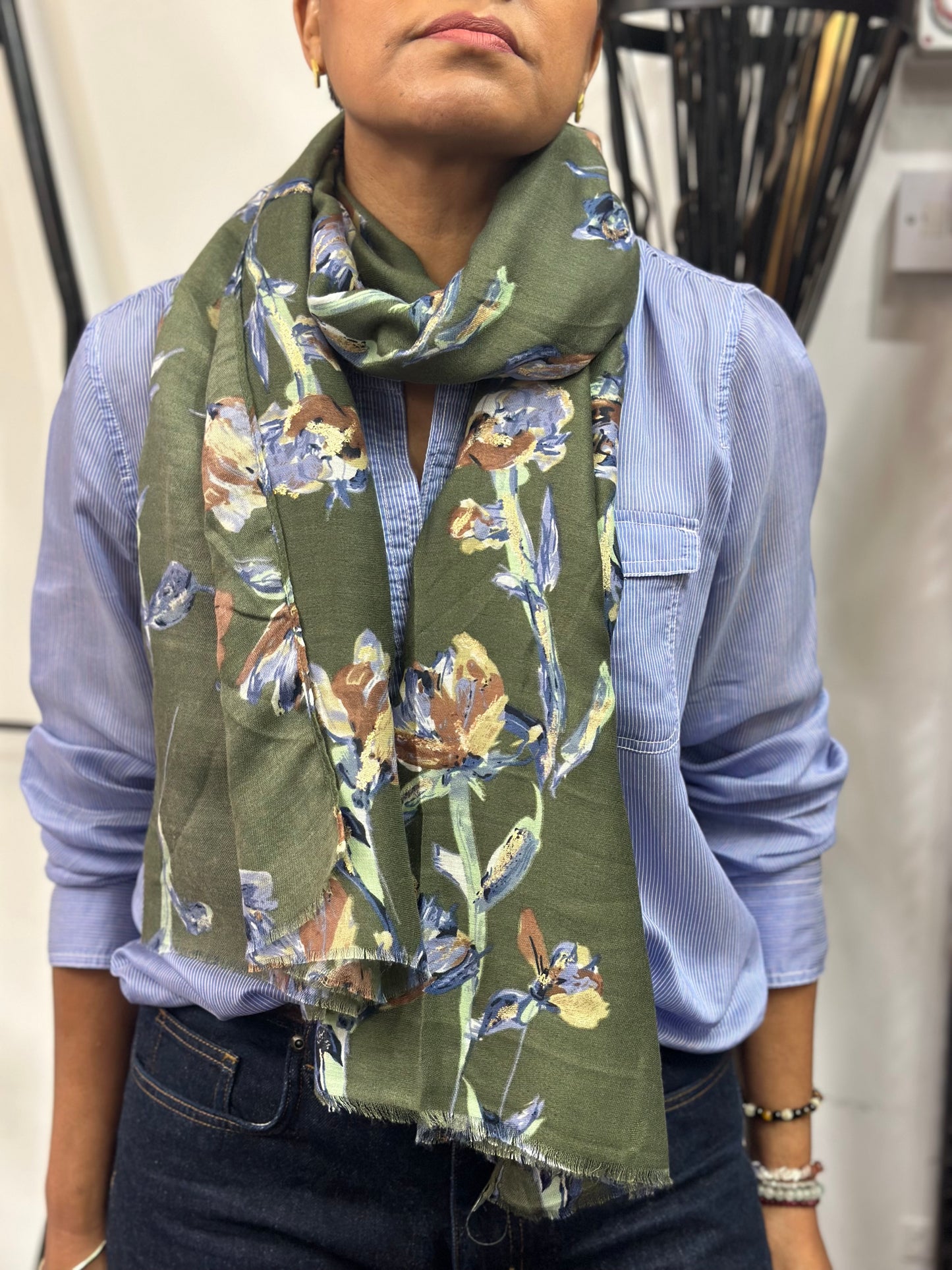 V JASMINE- GOLD LEAF SCARF