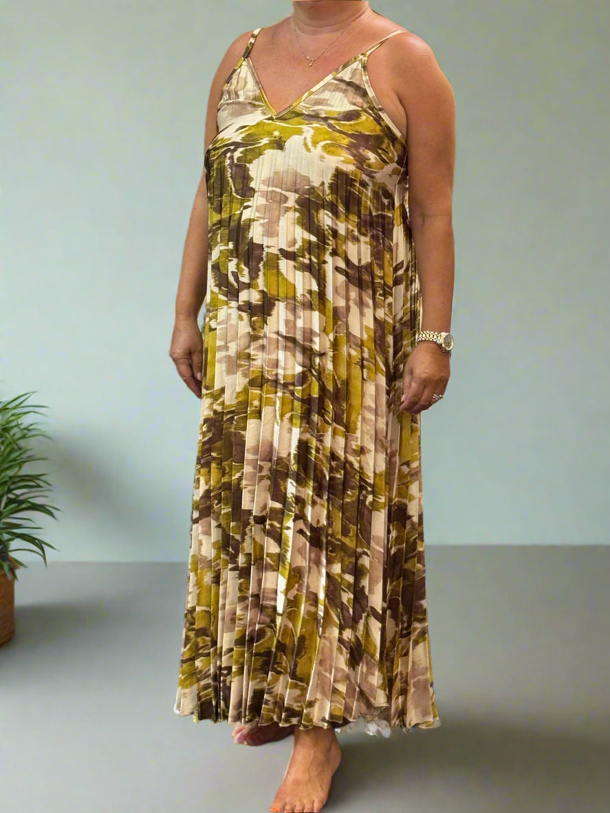 ILA -SATIN PLEATED PRINT DRESS