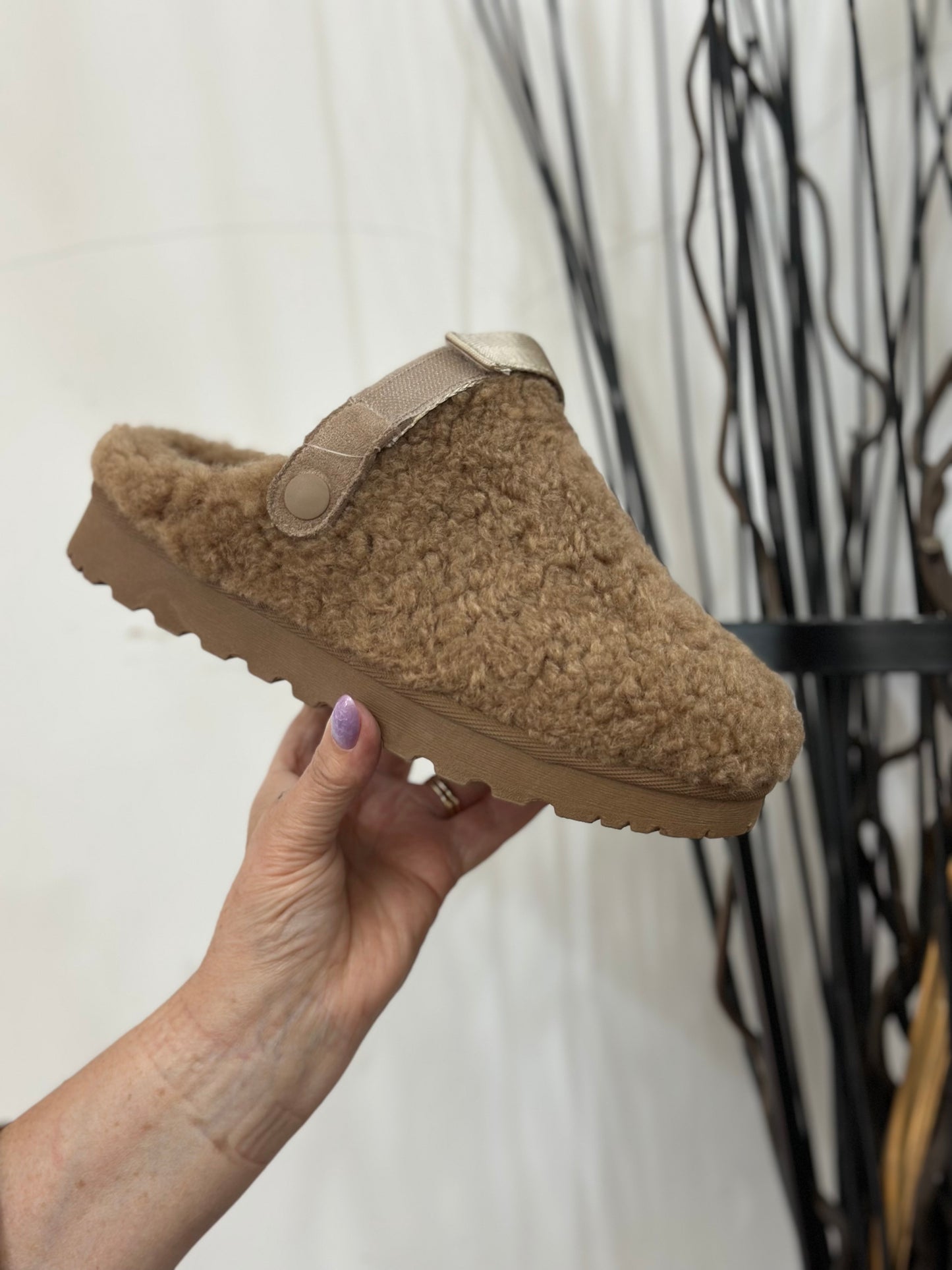 LUNAR-NAPELS ADJUSTY STRAP TEDDY SLIPPER-MINK