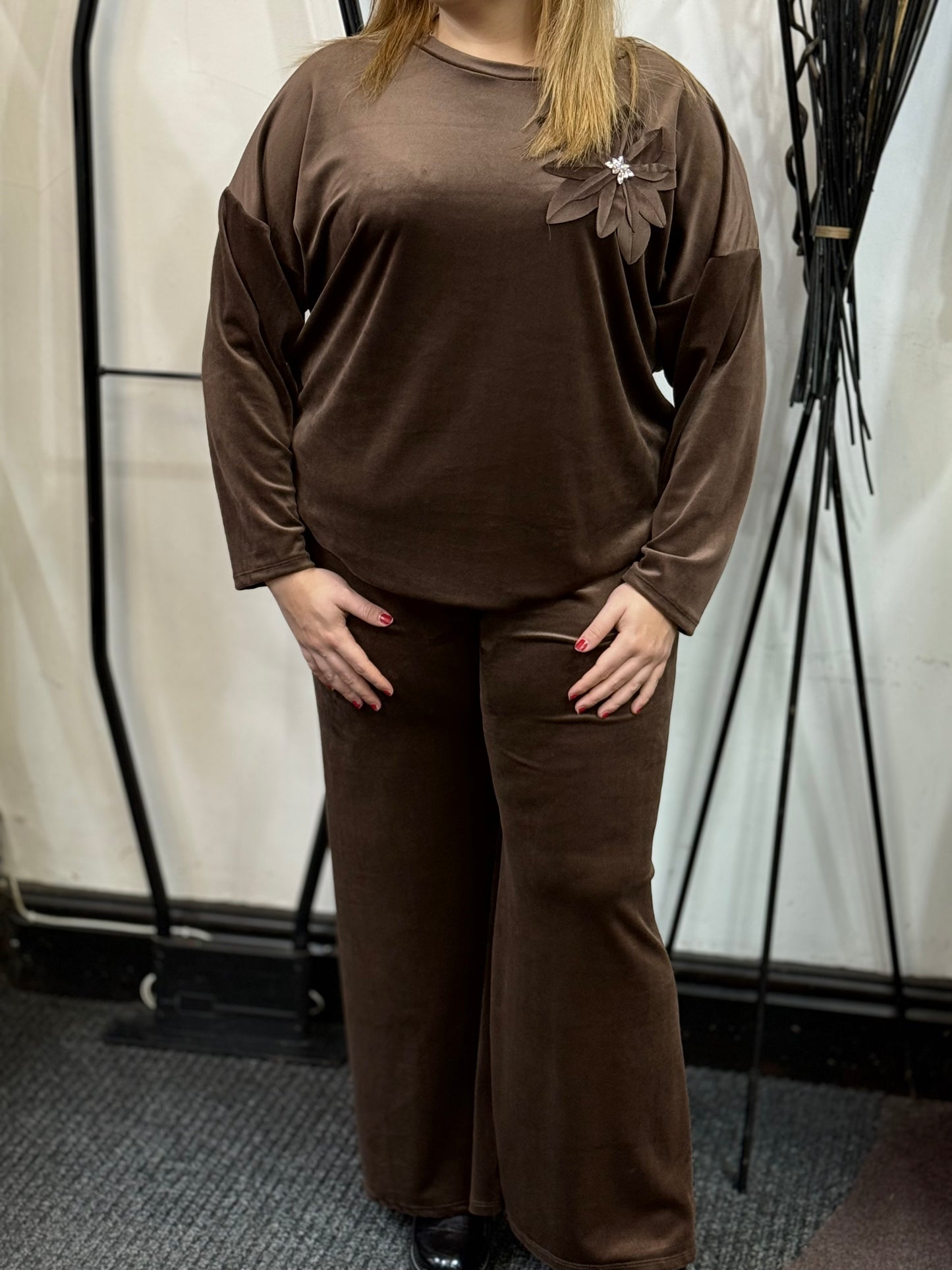 SKYLA-FLOWER APPLIQUE VELOUR SET