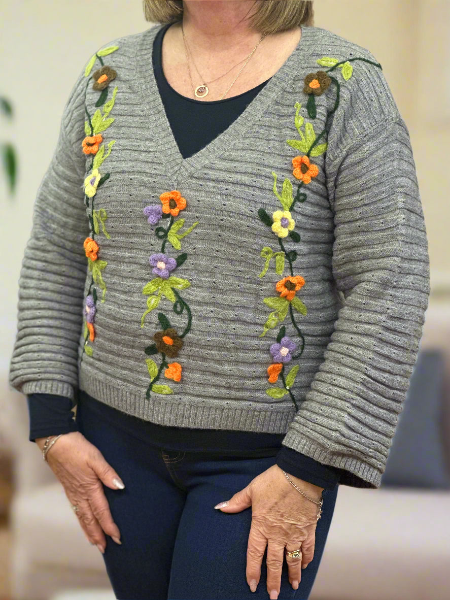 APPLIQUE  FLOWER DETAIL JUMPER -