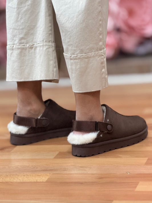 LUNAR-ODESSA ADJUST STRAP SLIPPER- DARK CHOCOLATE