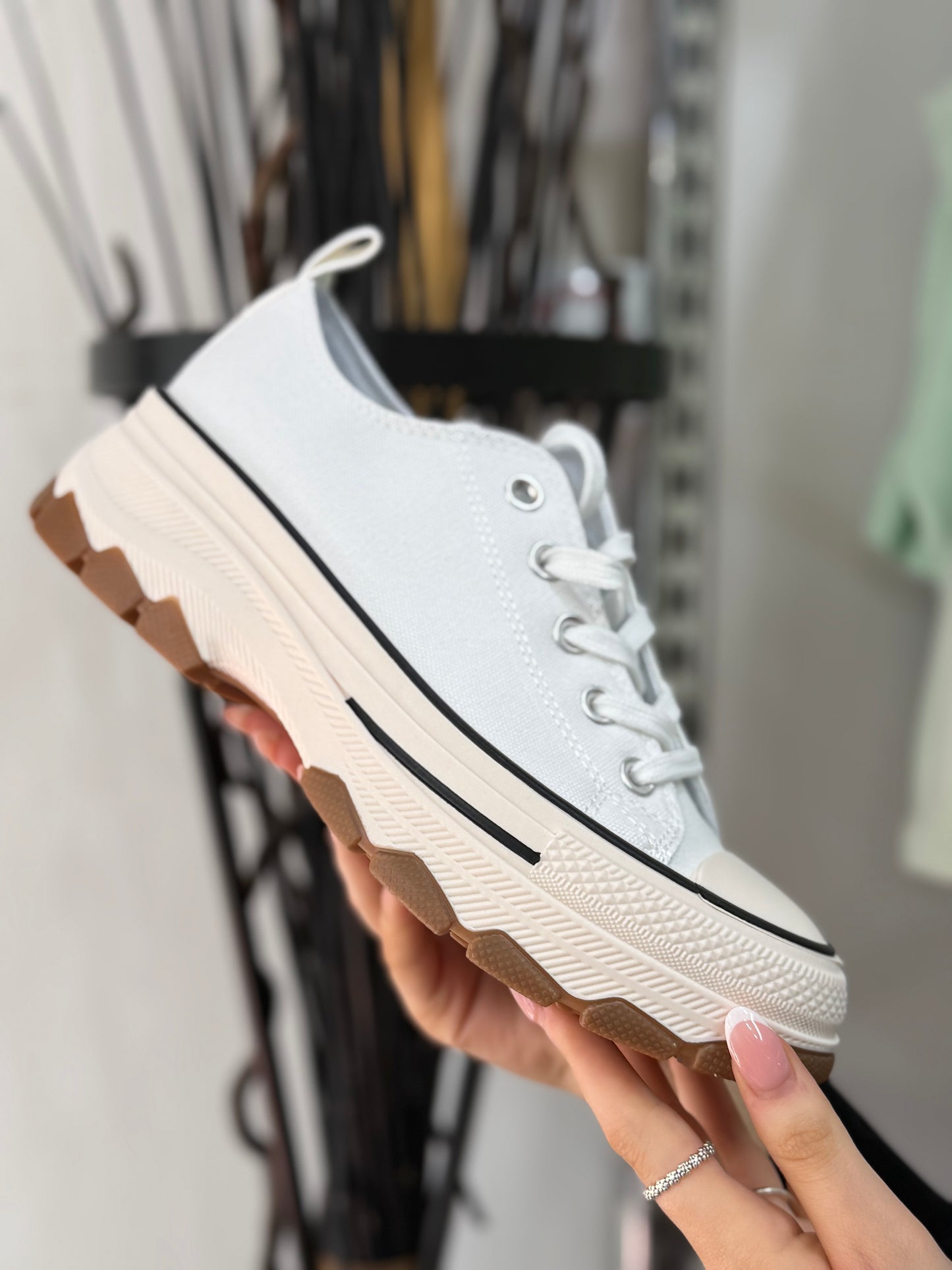 AURORA-CANVAS TRAINER- WHITE- FLASH AUTO £5 OFF@Checkout