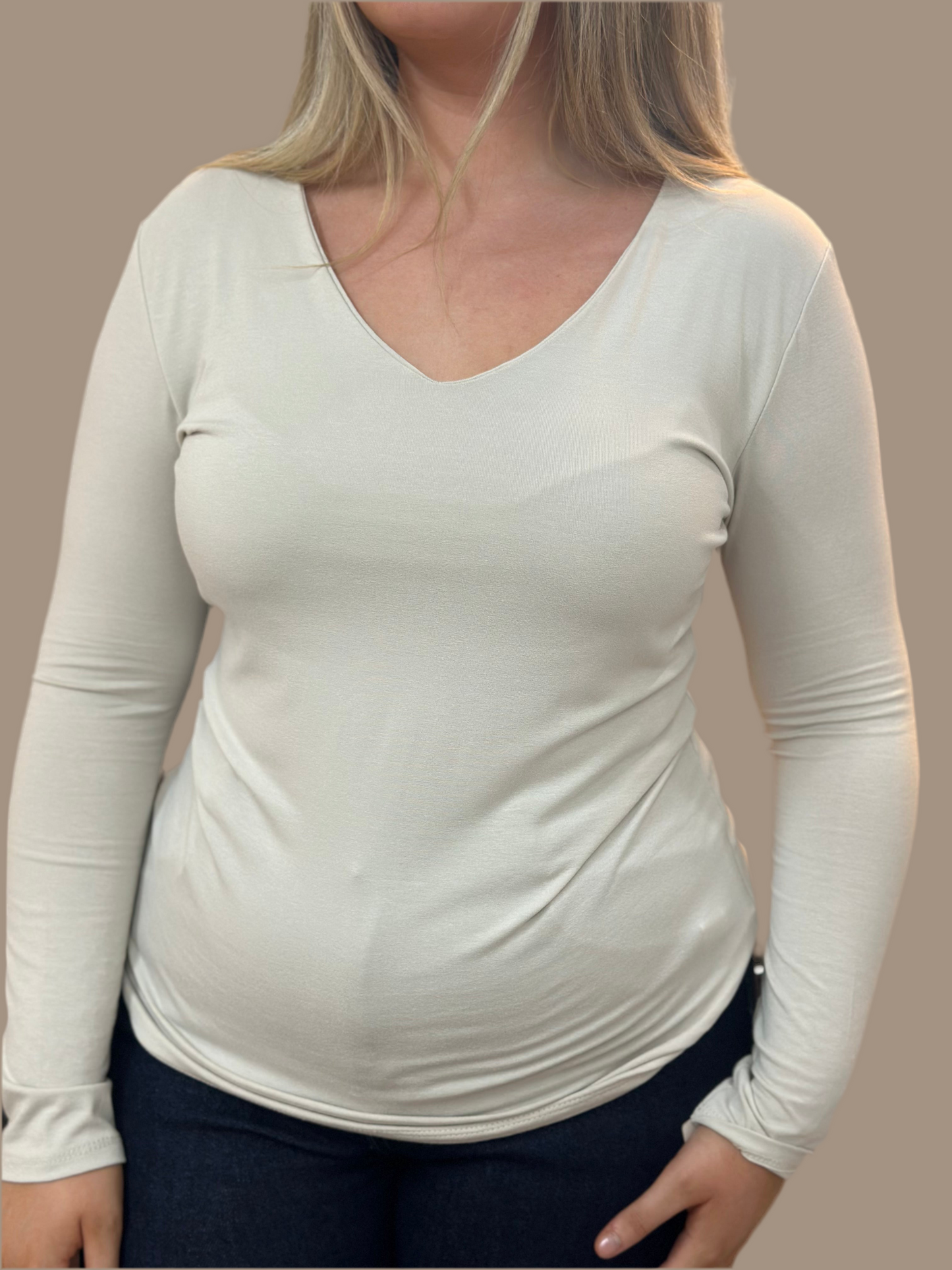 AVA MWBASIC L/S V-NECK LAYERING TOP