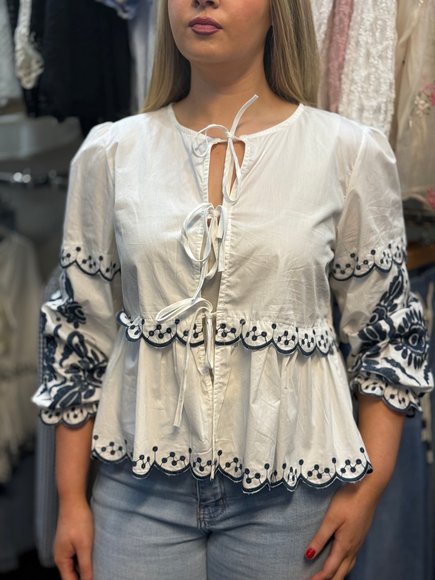 AMBER-EMB DETAIL COTTON TIE TOP/JKT