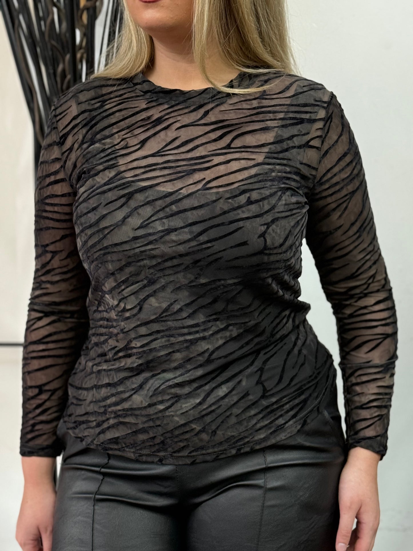 DEMI-SHADED VELOUR EMBOSSED MESH TOP