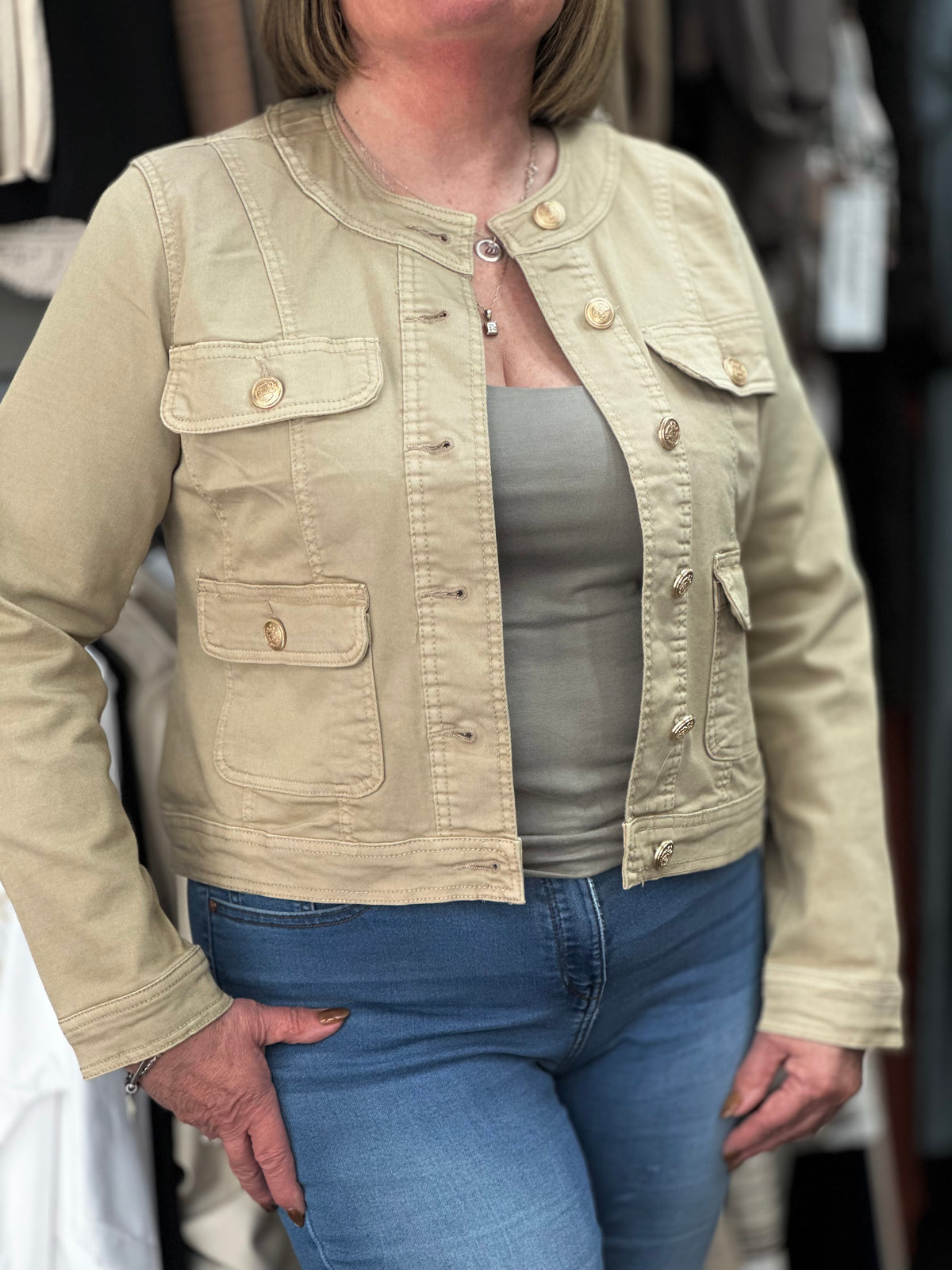 KYLIE- R-NCK GOLD BUTTONS JKT TAN