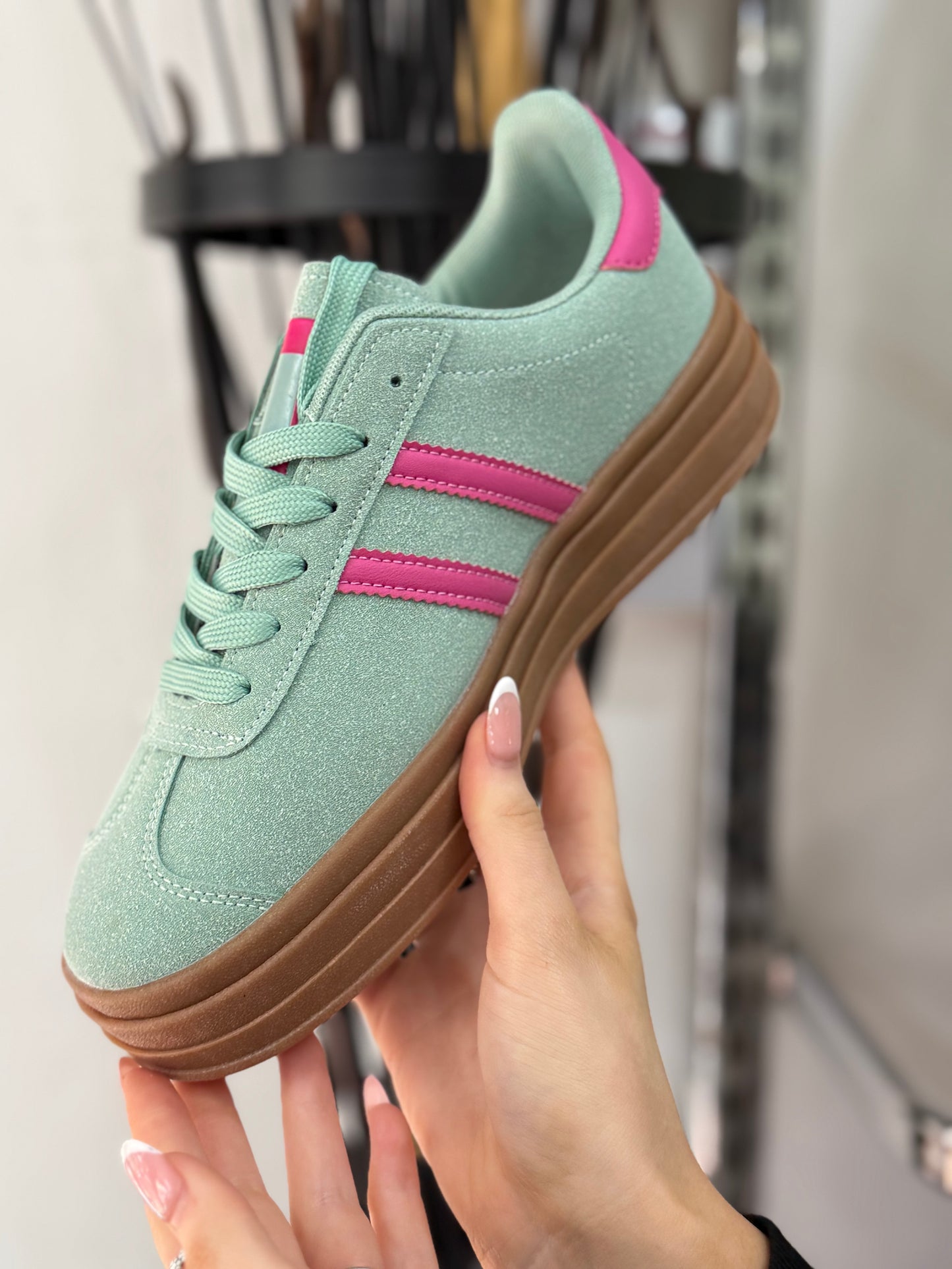 NAIOMI- GUM RETRO TRAINER- RETRO GREEN & RETRO WHITE- FLASH AUTO £5 OFF@Checkout