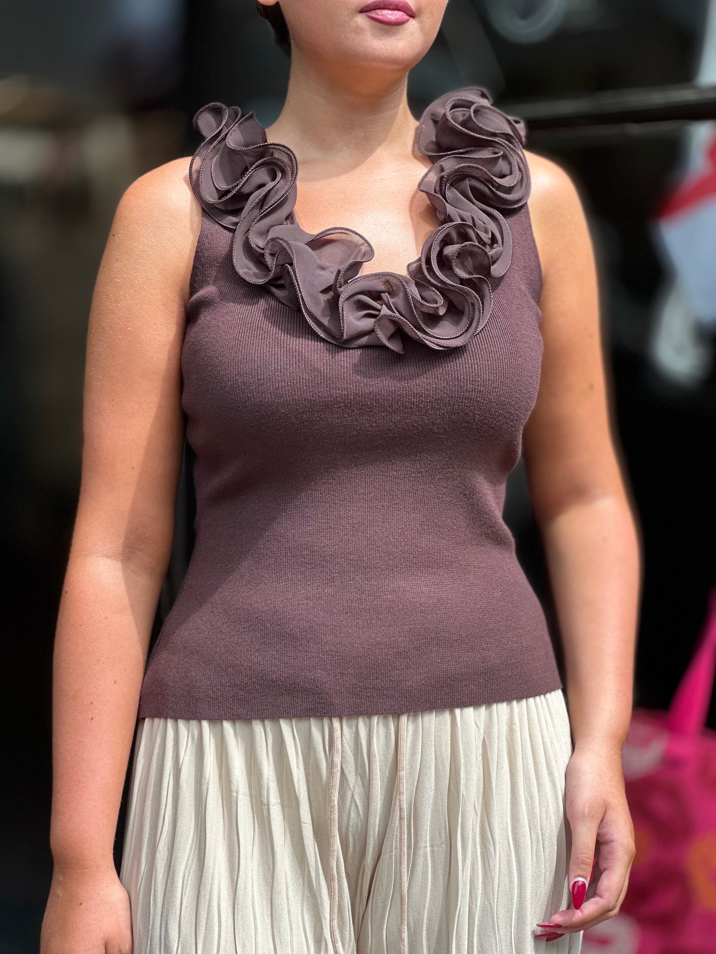 ABEL- RUFFLE NECK S/LESS TOP