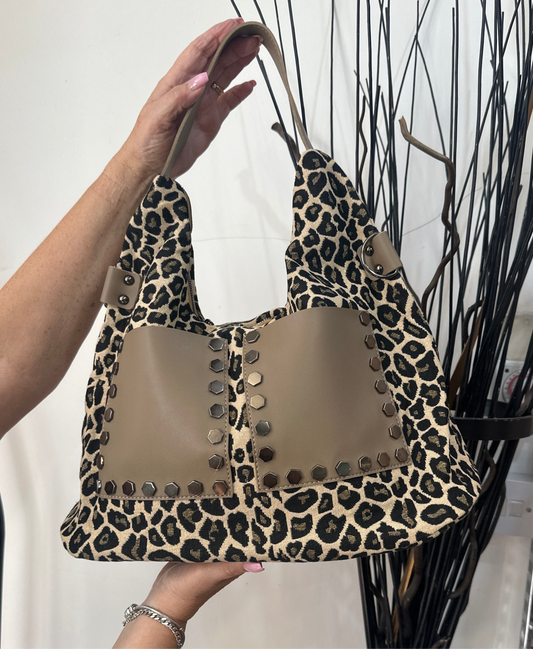 V-TINO-INSPIRED STUD ANIMAL SLOUCH BAG