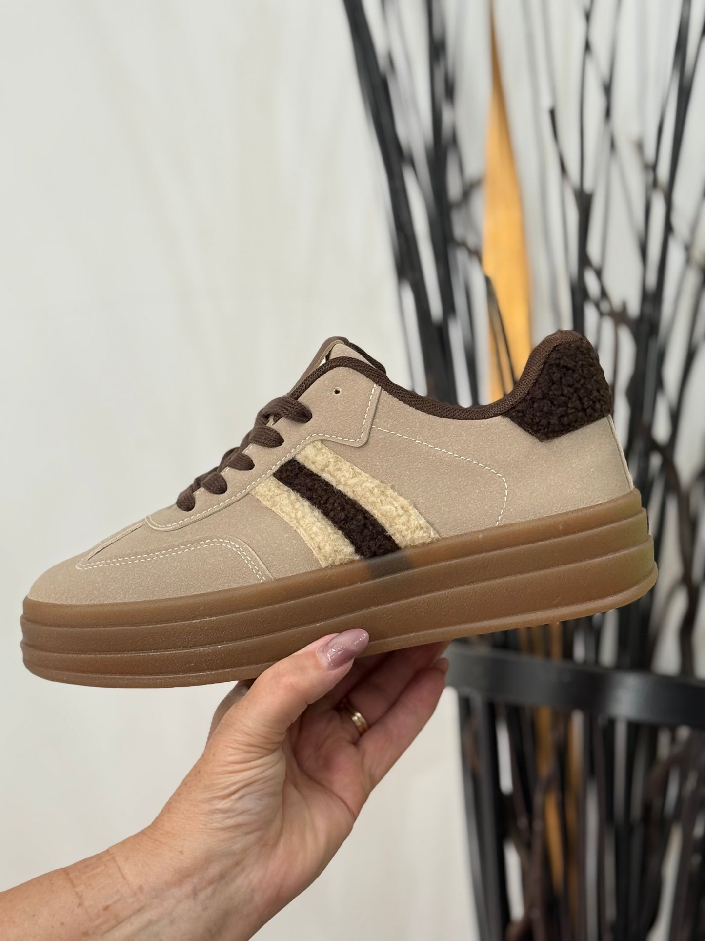 ADDI-CONTRAST FUR TRIM PLATFORM TRAINER