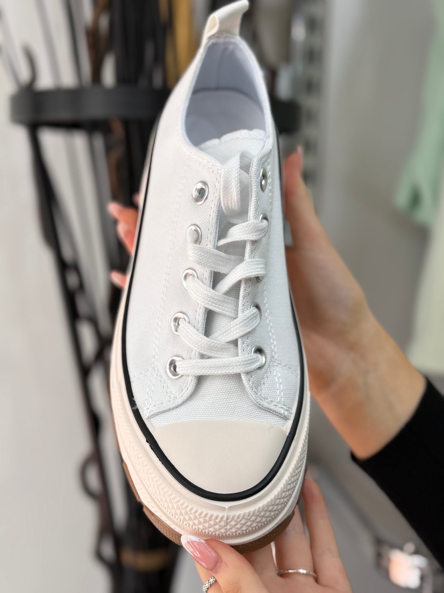 AURORA-CANVAS TRAINER- WHITE- FLASH AUTO £5 OFF@Checkout