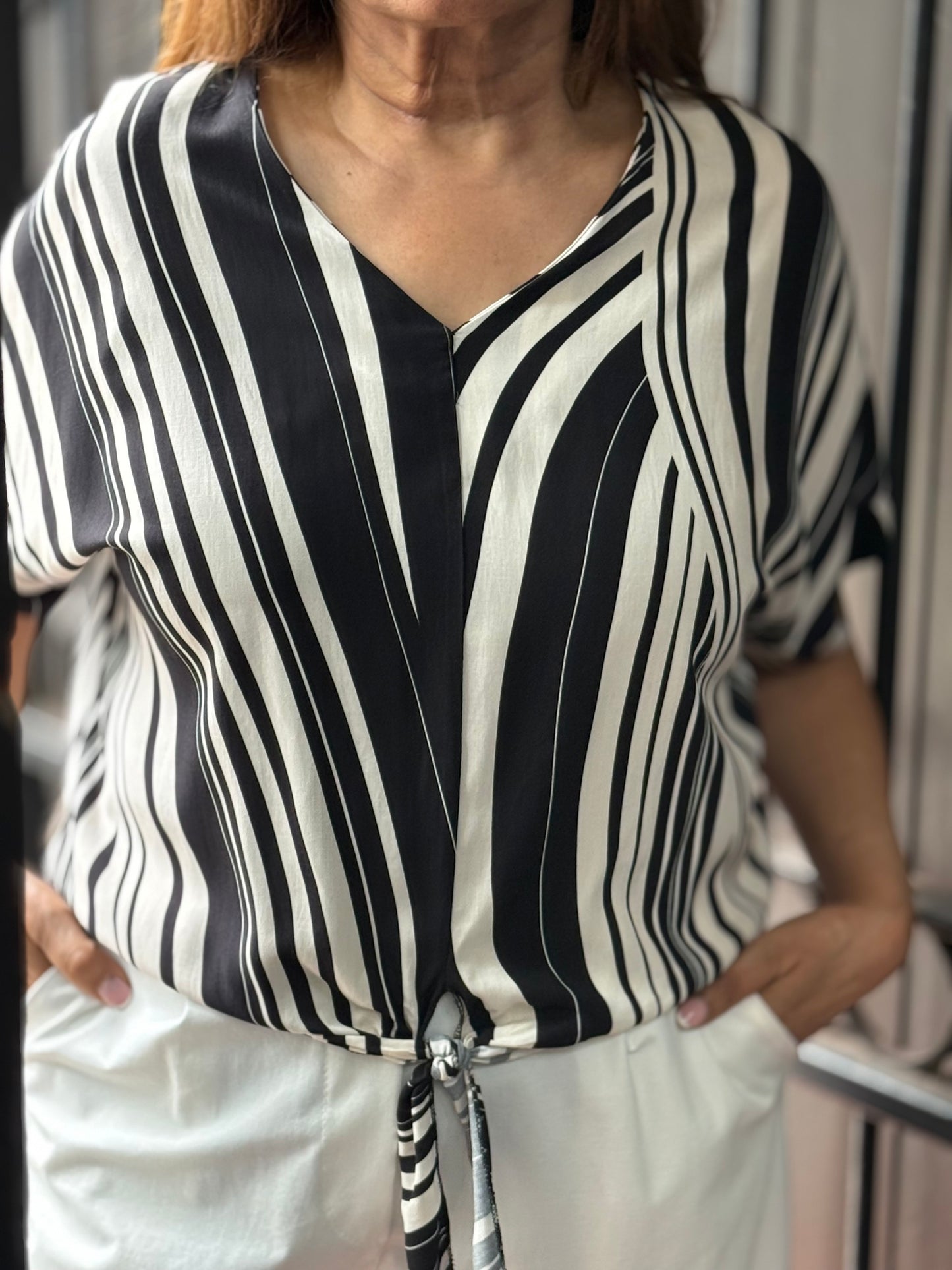 CAROLINE- V TIE FRONT STRIPE TOP