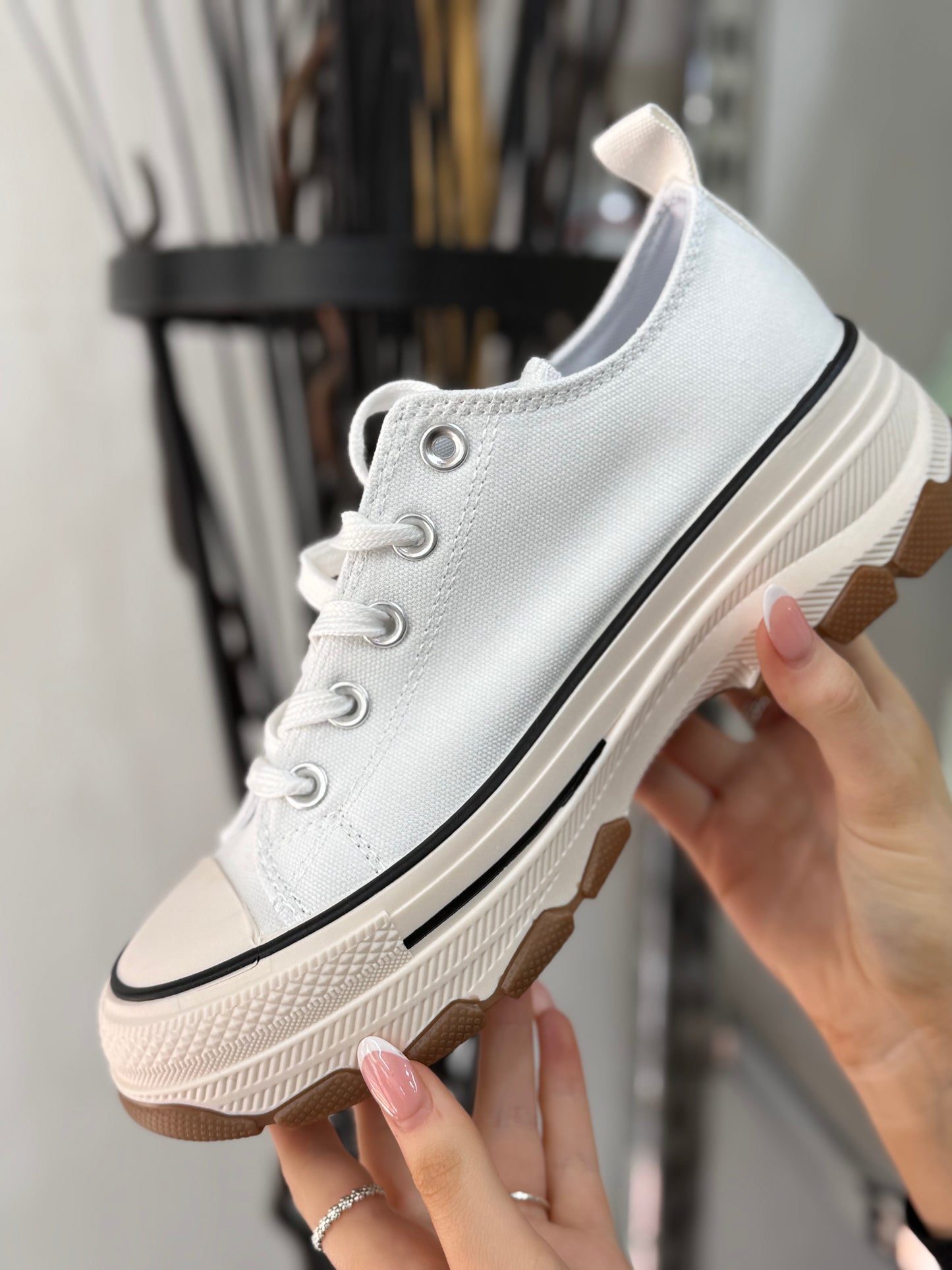 AURORA-CANVAS TRAINER- WHITE- FLASH AUTO £5 OFF@Checkout
