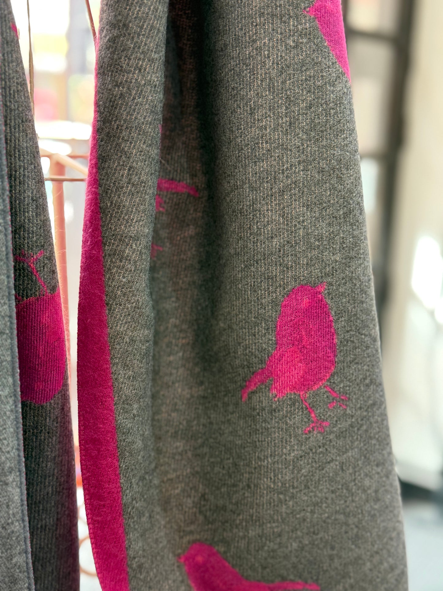 WINTER ROBIN- REVERSIBLE SCARF