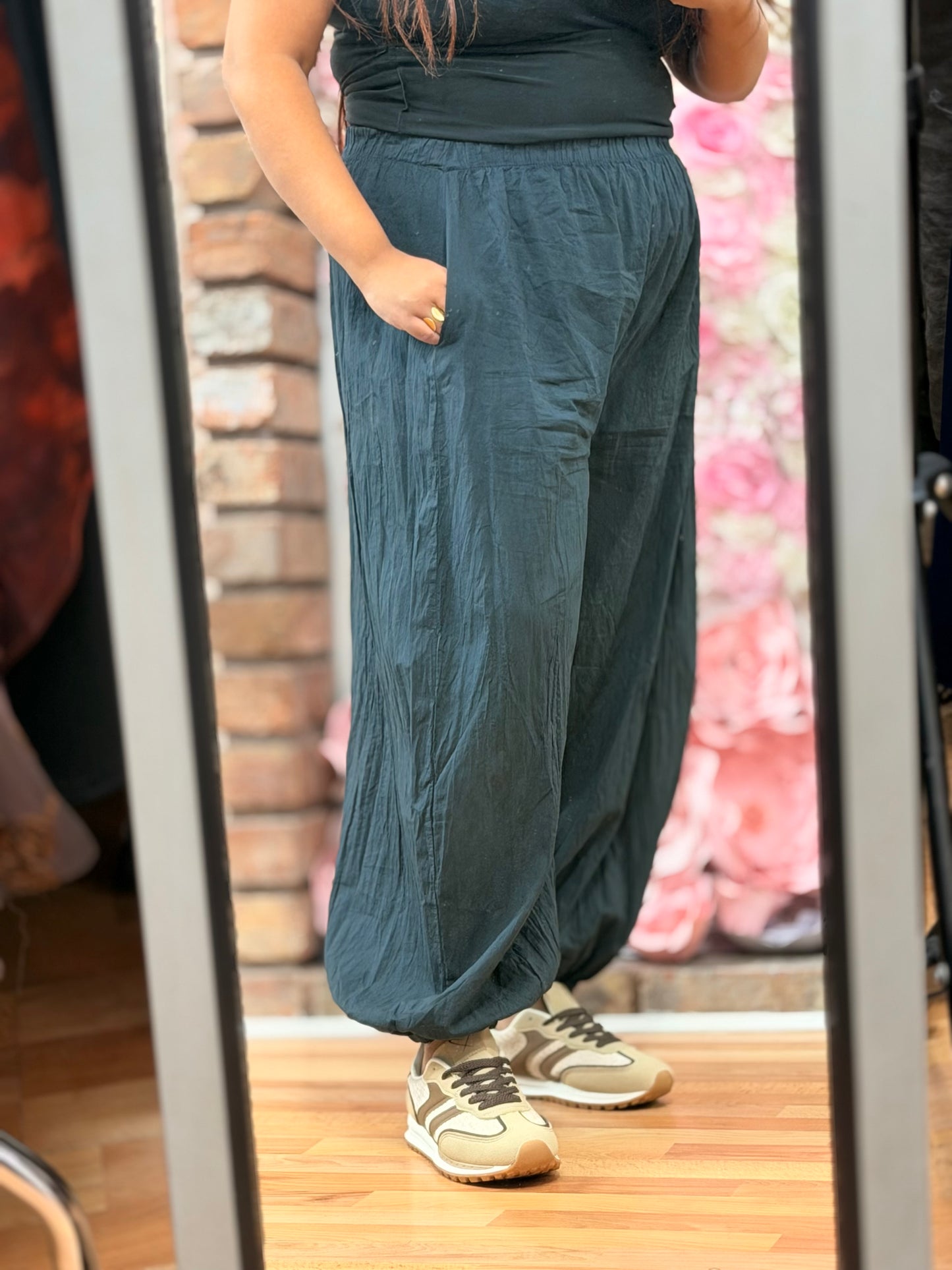 LILY- ELASTIC CUFF TROUSER
