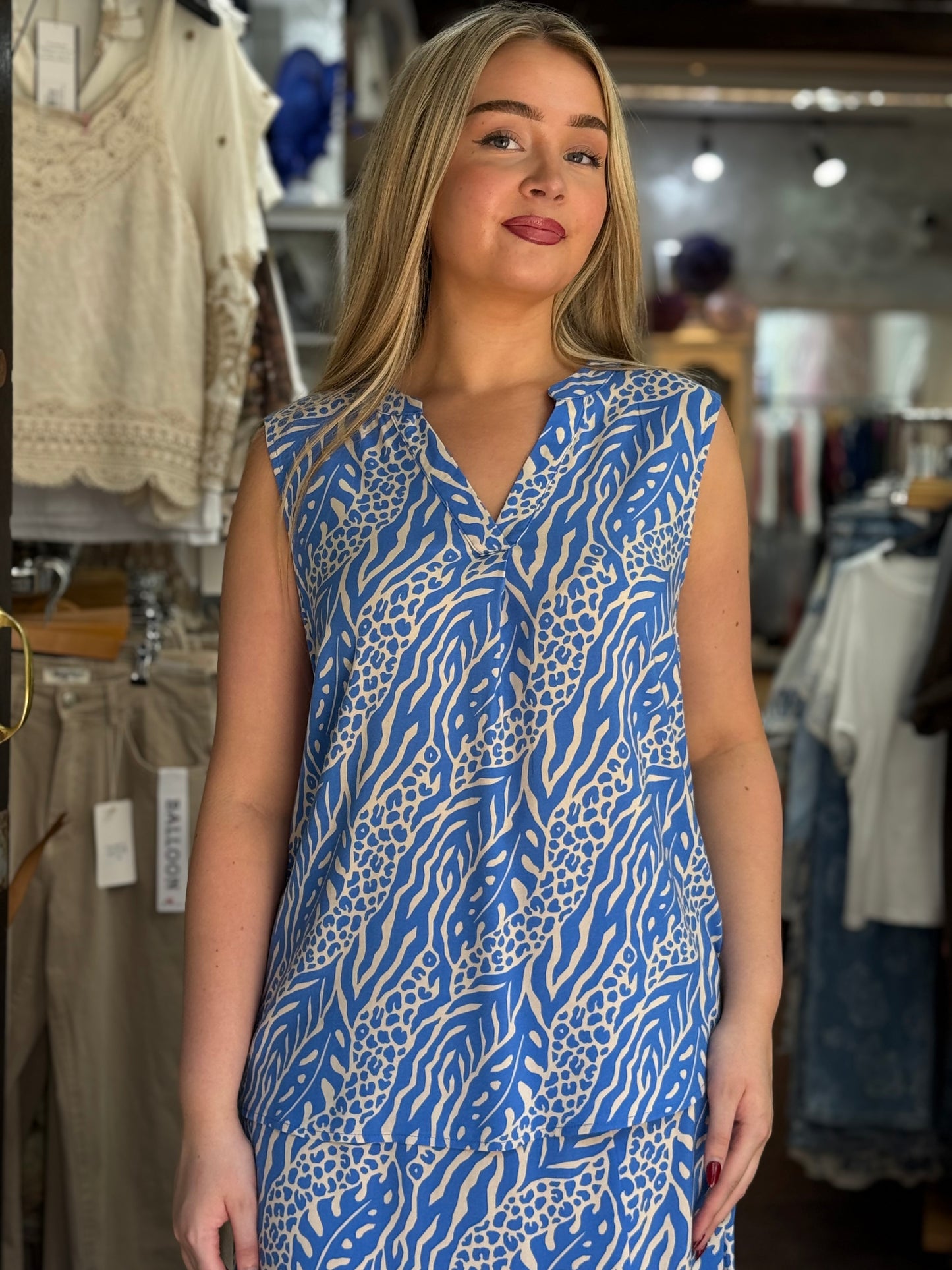 BYOUNG-JOELLA PRINT S/LESS V TOP