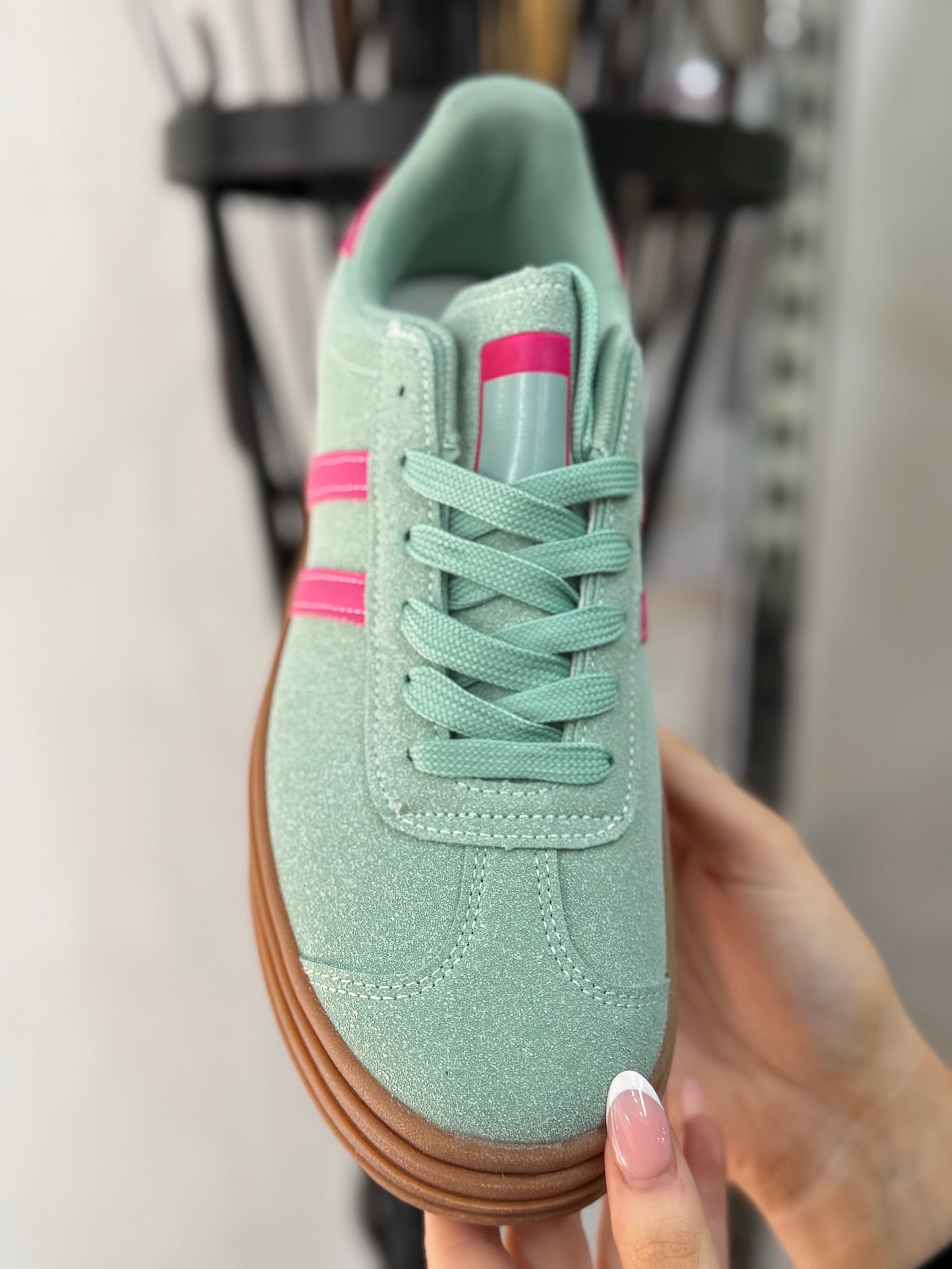 NAIOMI- GUM RETRO TRAINER- RETRO GREEN & RETRO WHITE- FLASH AUTO £5 OFF@Checkout
