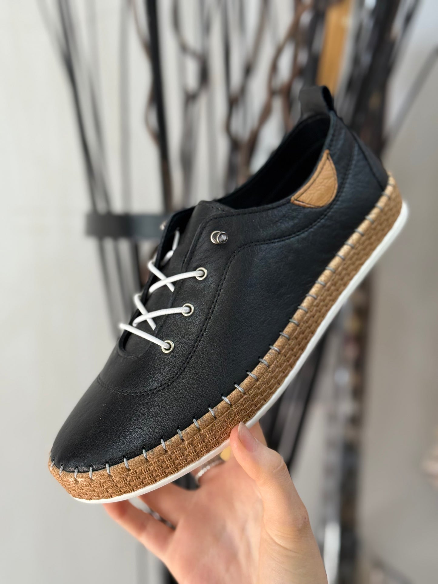 LUNAR- EVIE LEATHER SLIP ON PUMP-