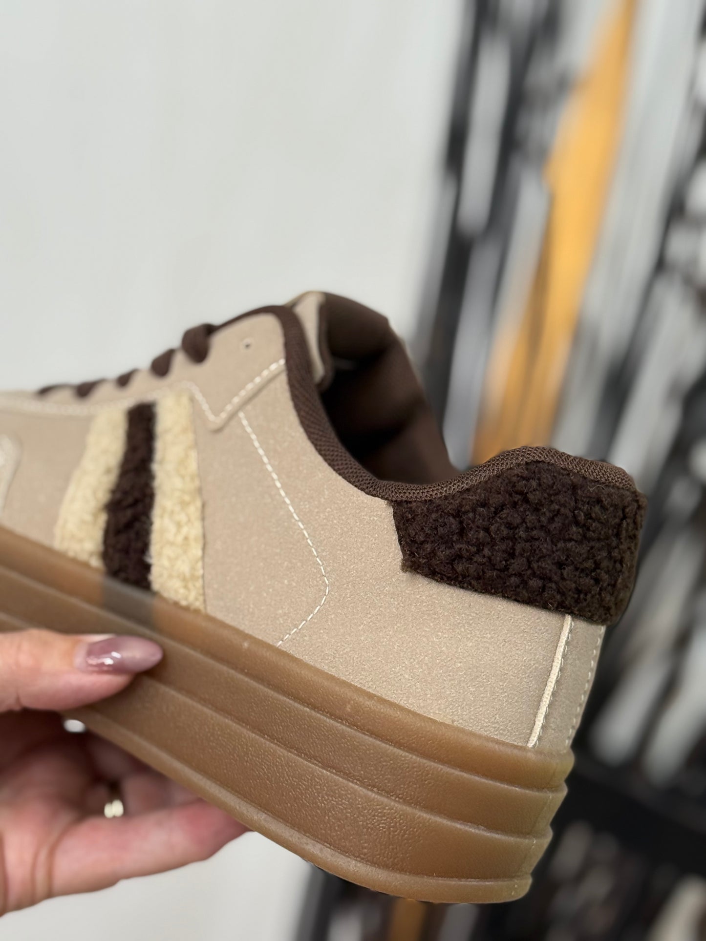 ADDI-CONTRAST FUR TRIM PLATFORM TRAINER