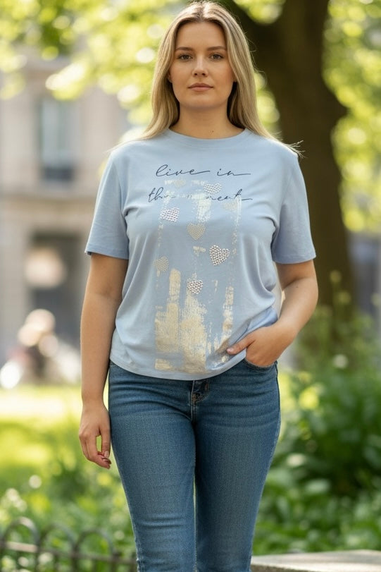 LIVE IN THE MOMENT TEE