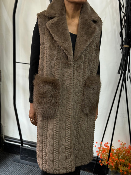 OASIS- CABLE FAUX FUR GILET