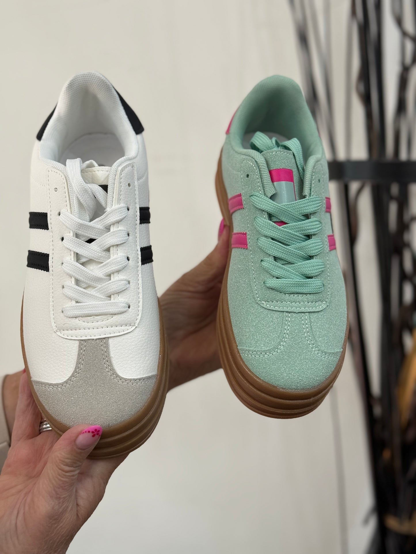 NAIOMI- GUM RETRO TRAINER- RETRO GREEN & RETRO WHITE- FLASH AUTO £5 OFF@Checkout