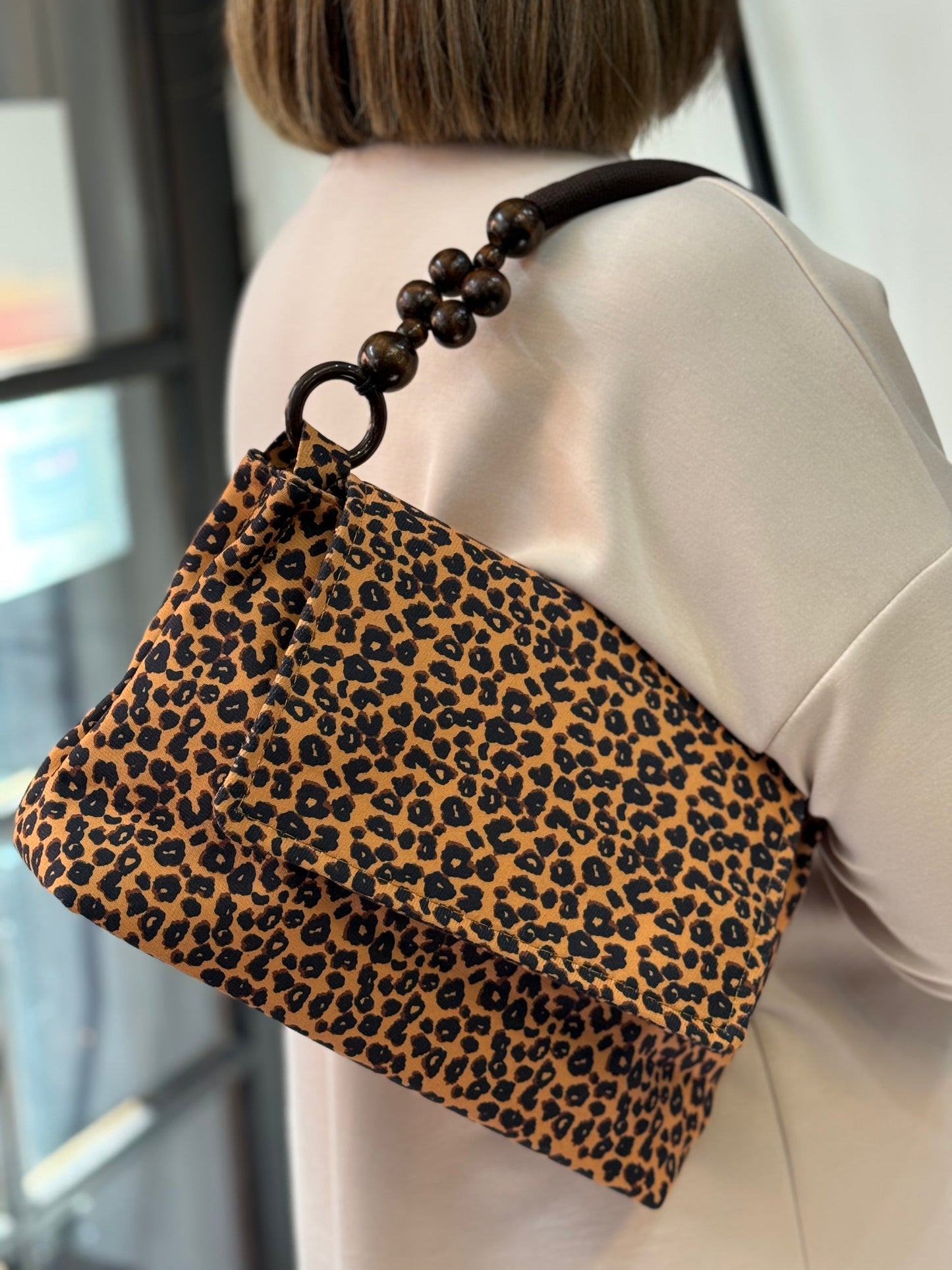 ANNIE- LEOPARD BEAD HANDLE HANDBAG