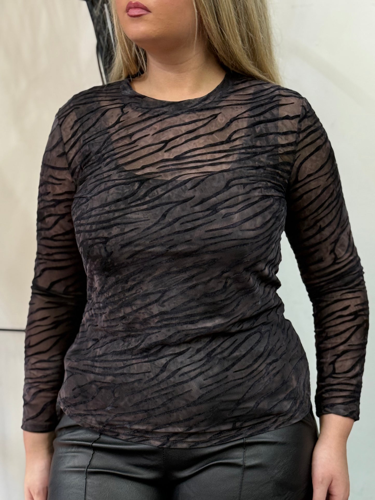 DEMI-SHADED VELOUR EMBOSSED MESH TOP