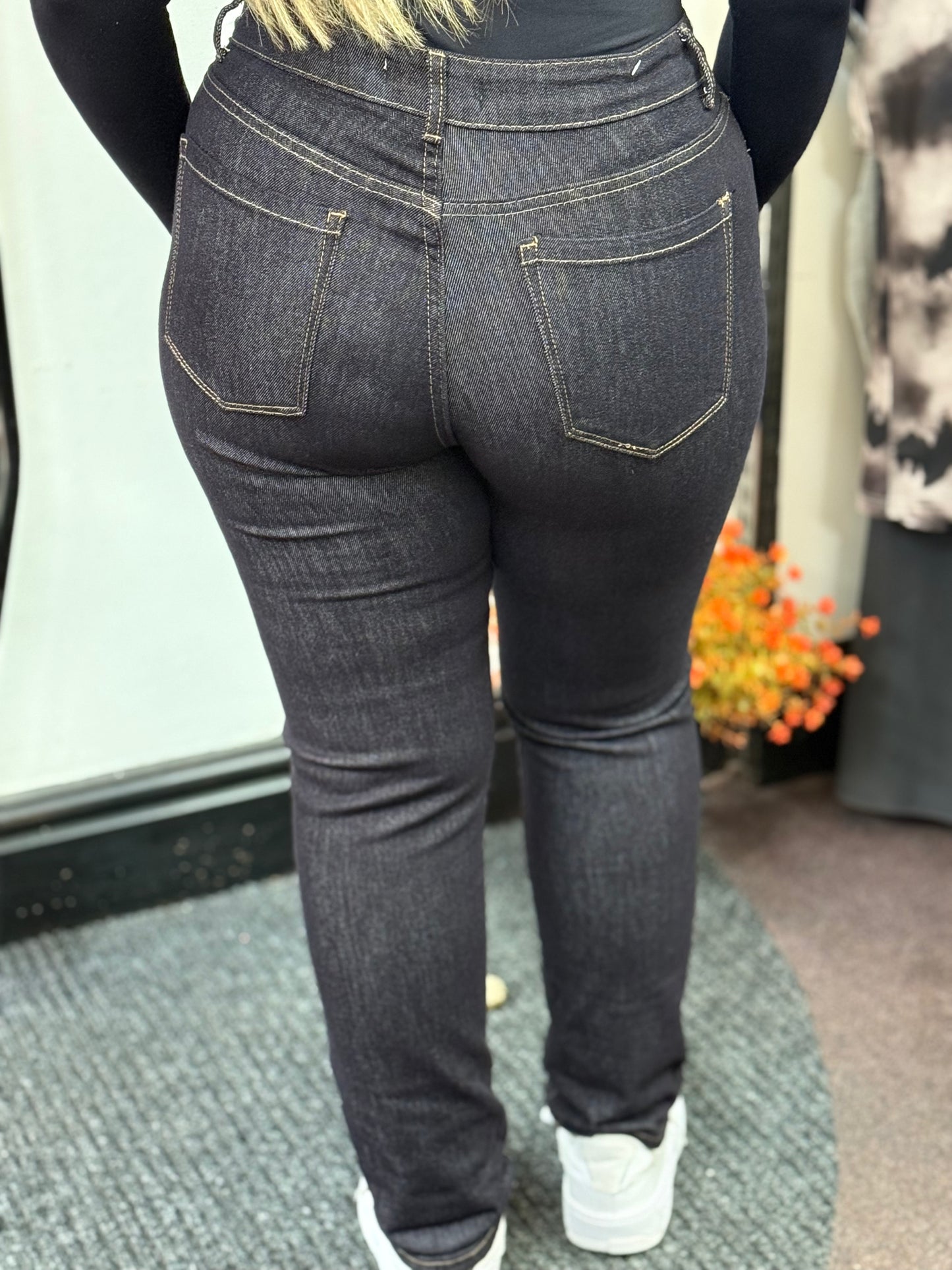 JESS-MOM JEAN -BLACK INK WASH