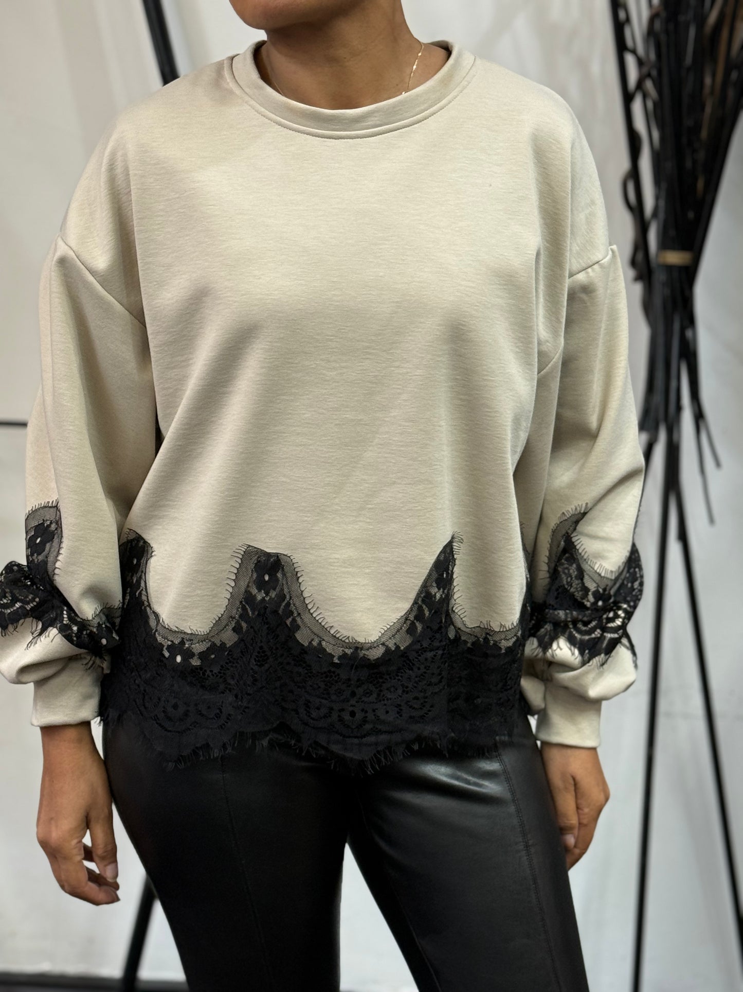 CILLA-LACE HEM SLEEVE SWEAT TOP -