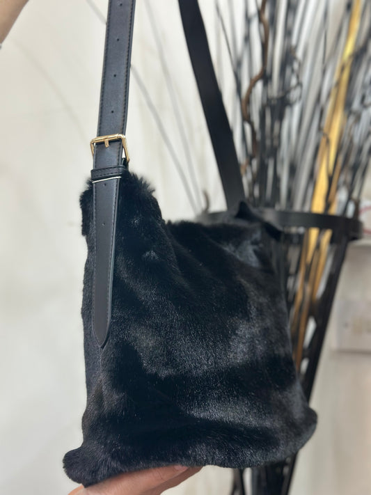 TYRA FAUX FUR SHOULDER TOTE BAG