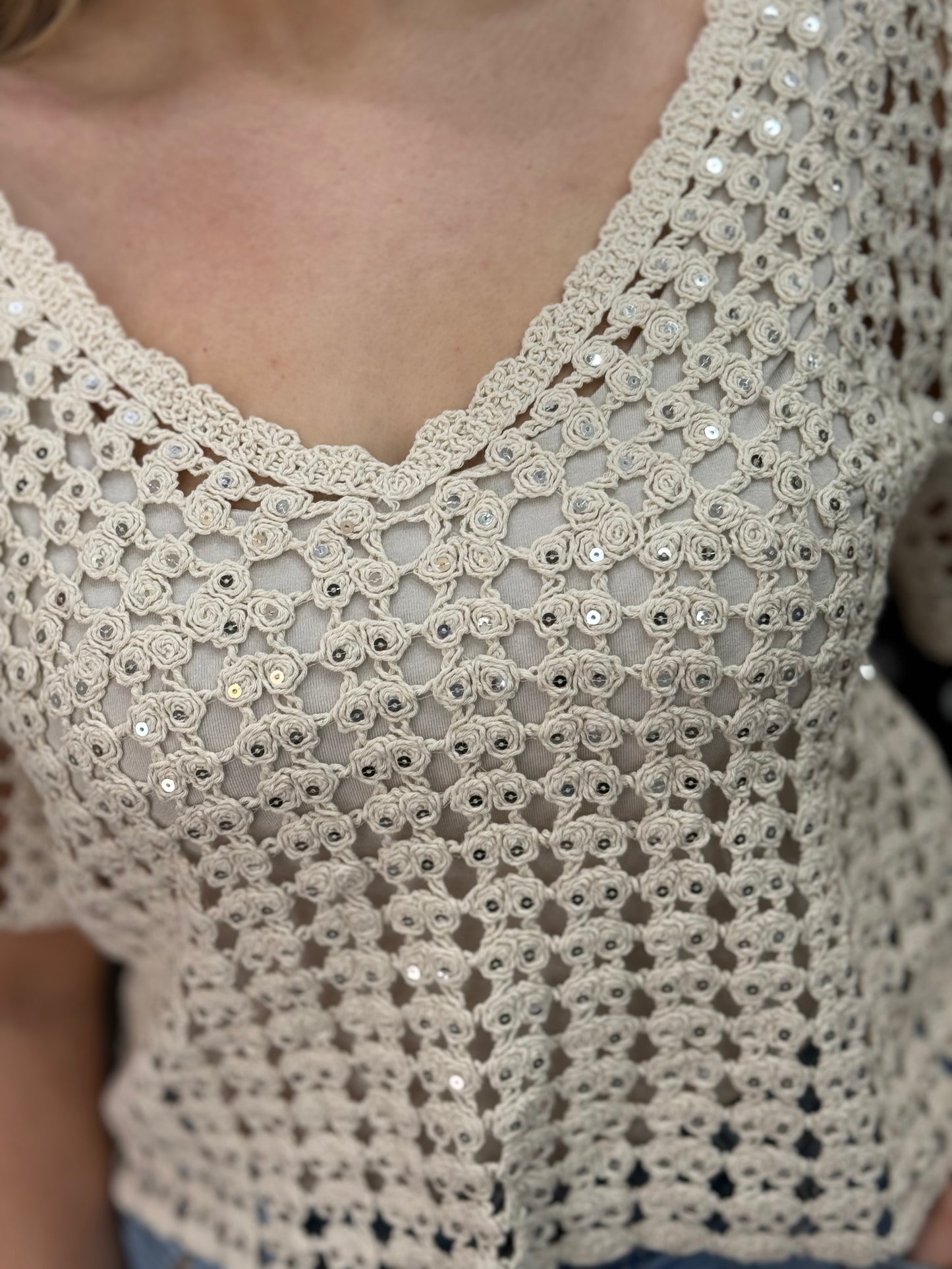 ROMA- SEQ DETAIL DEEVPV CROCHET TOP